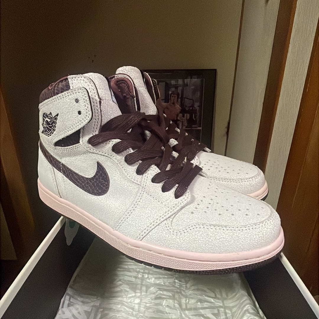 A Ma Maniere × Nike Air Jordan 1 Retro High OG "Sail and Burgundy"