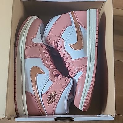 Nike Women's Air Jordan 1 Mid SE "Red Stardust"