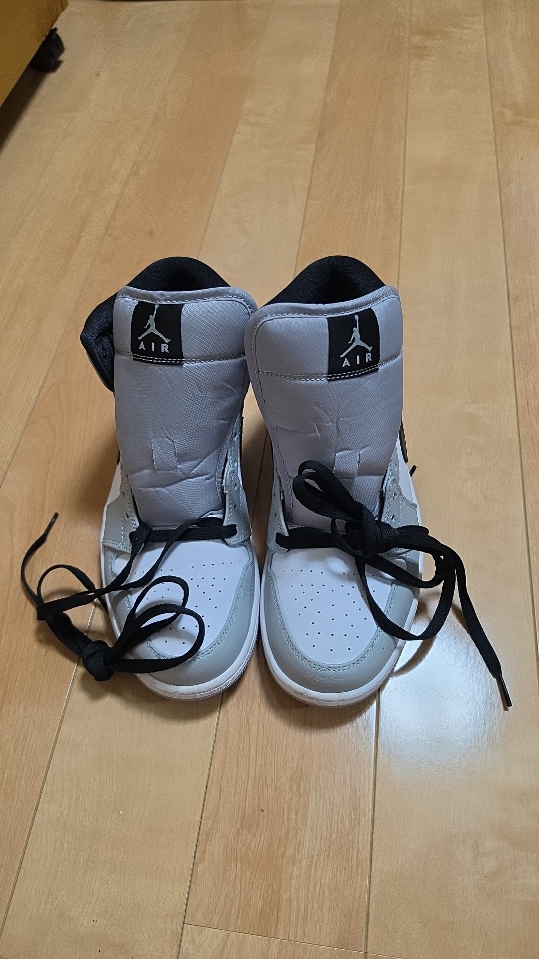Nike Air Jordan 1 Mid "Light Smoke Grey/White/Black"