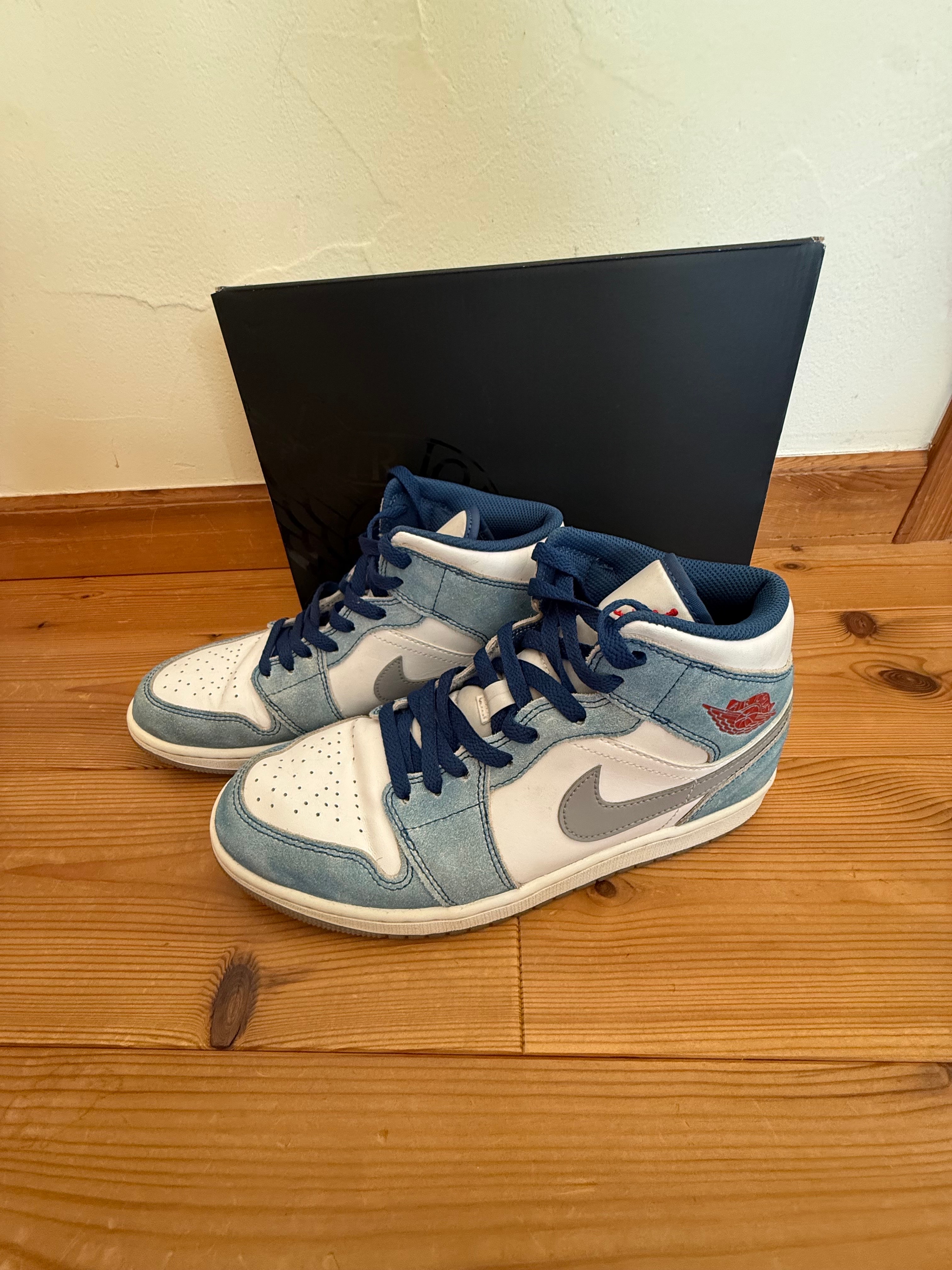 Nike Air Jordan 1 Mid SE "White/Hyper Royal/Red"