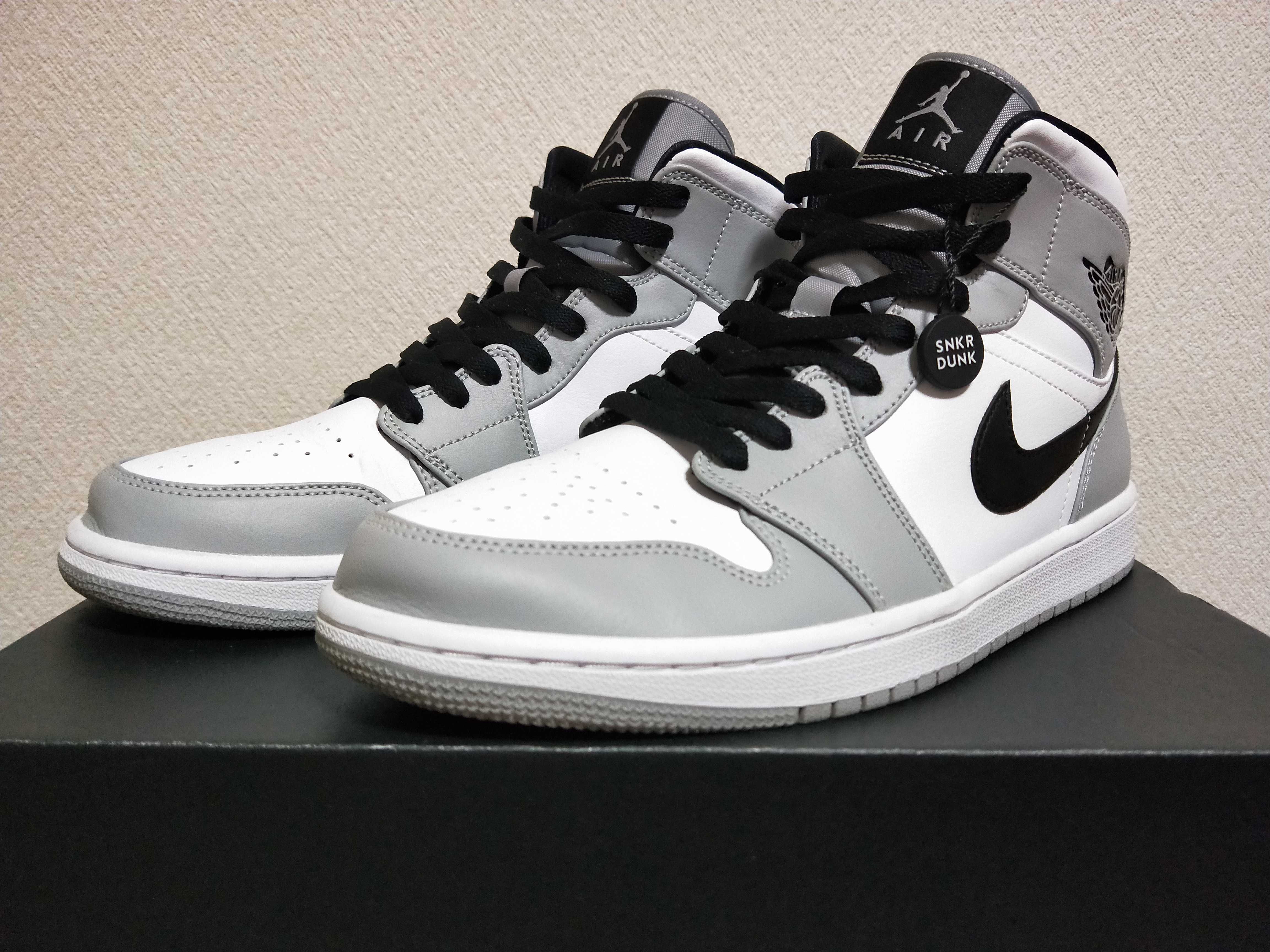 Nike Air Jordan 1 Mid "Light Smoke Grey/White/Black"
