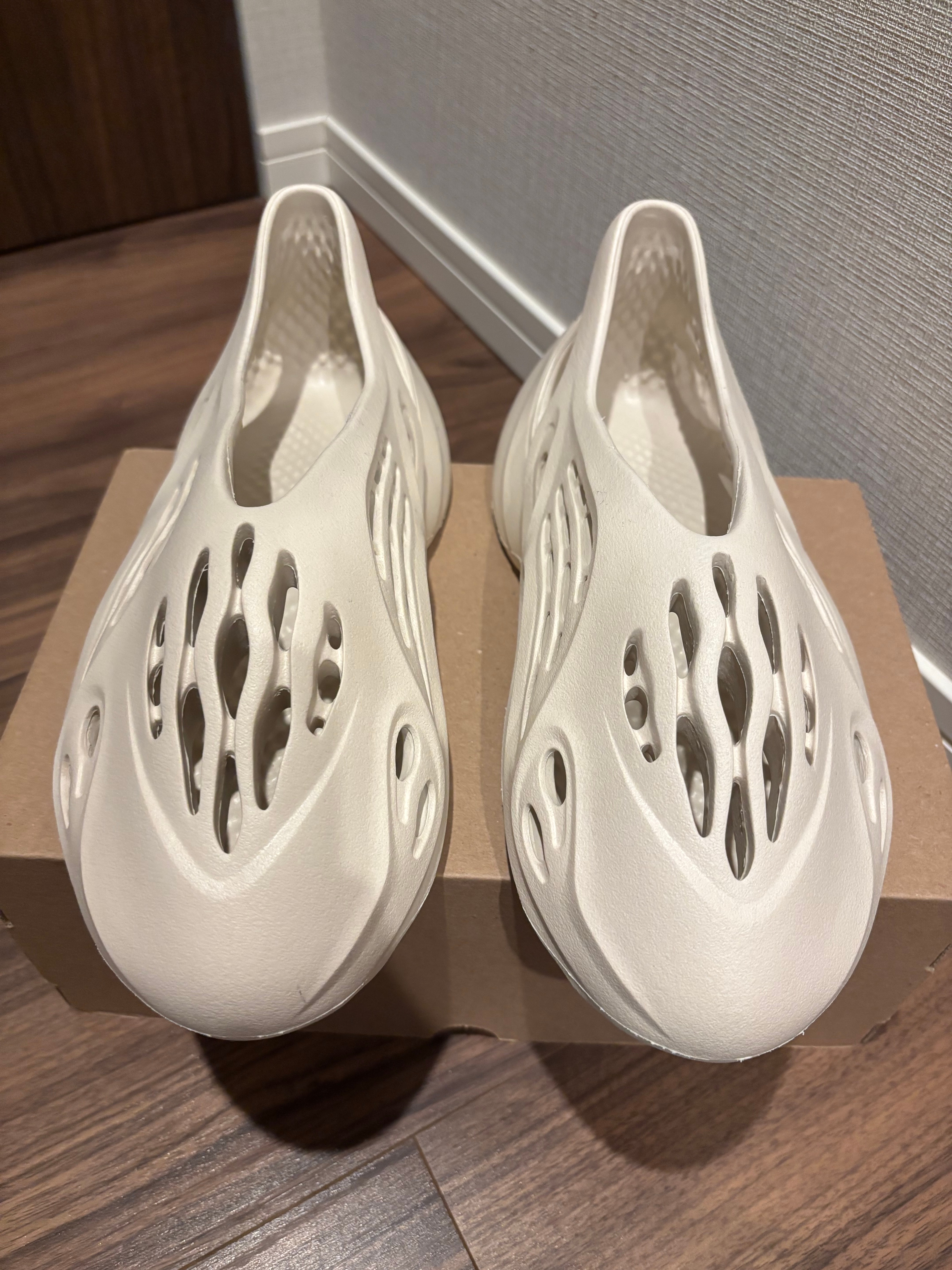 アディダス イージーフォームランナー "サンド"