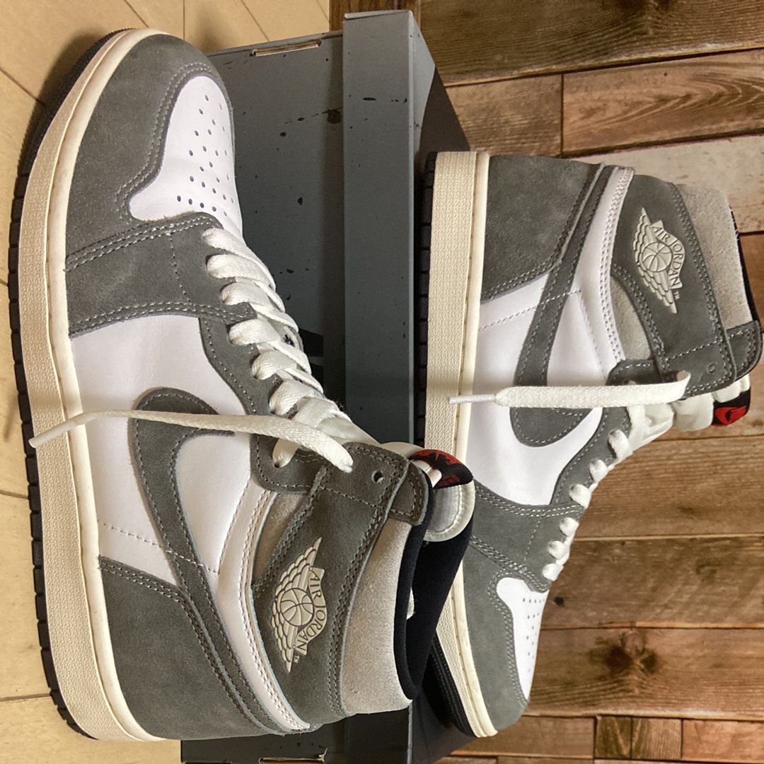 Nike Air Jordan 1 Retro High OG "Black and Smoke Grey"