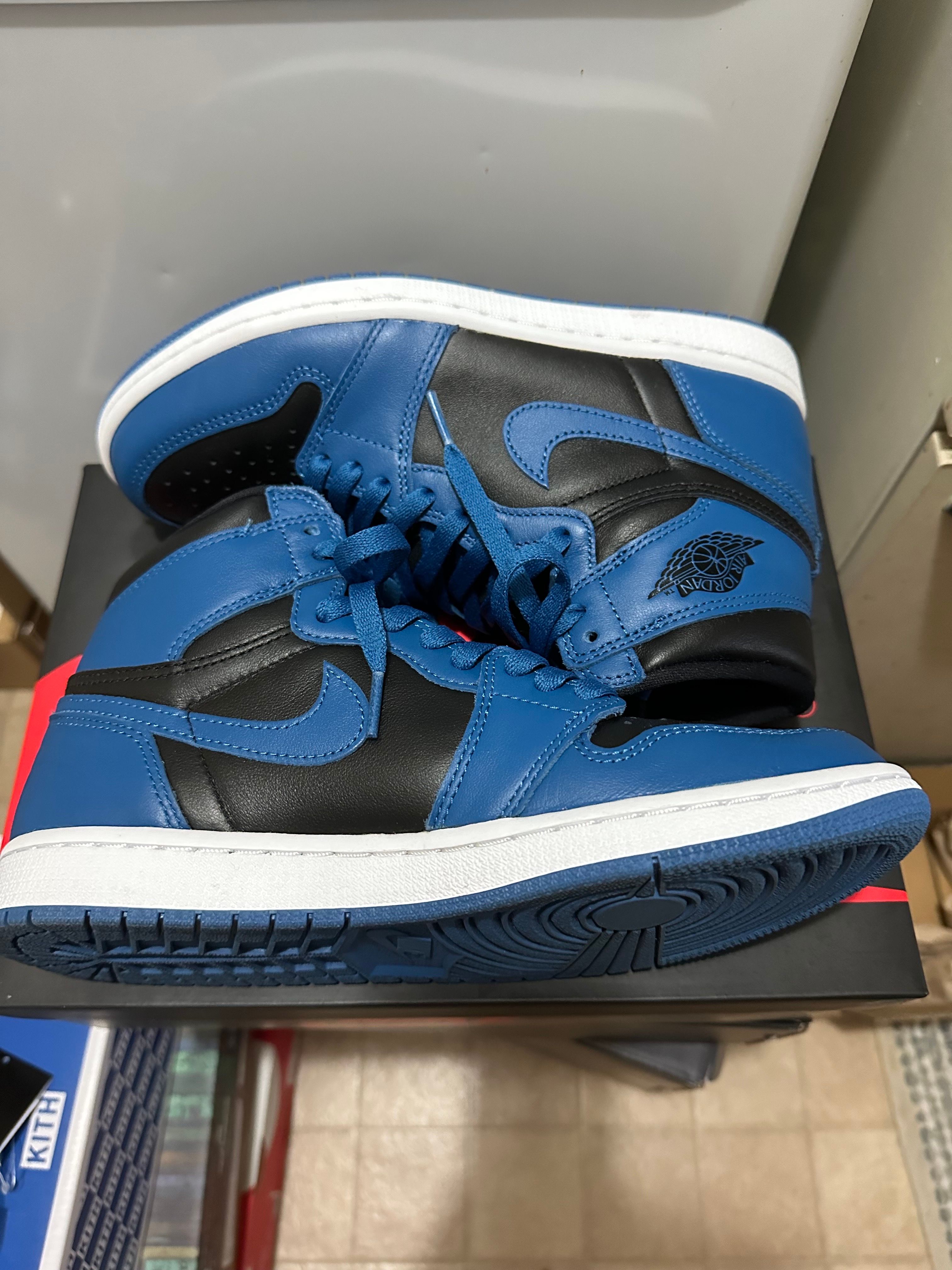 Nike Air Jordan 1 Retro High OG "Dark Marina Blue"