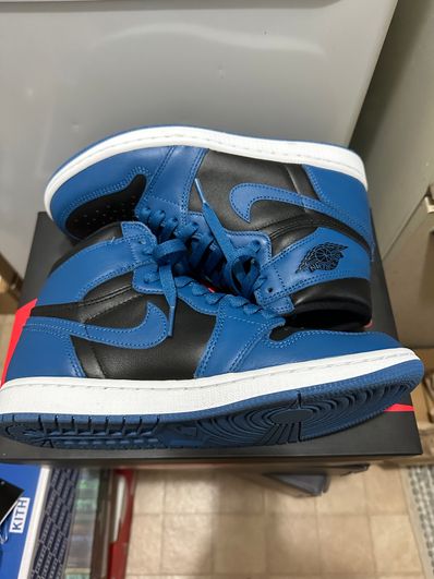Nike Air Jordan 1 Retro High OG "Dark Marina Blue"