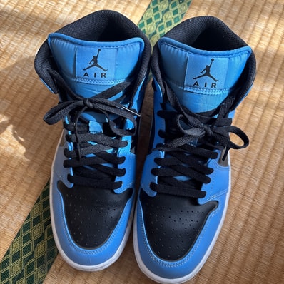 Nike Air Jordan 1 Mid "University Blue"