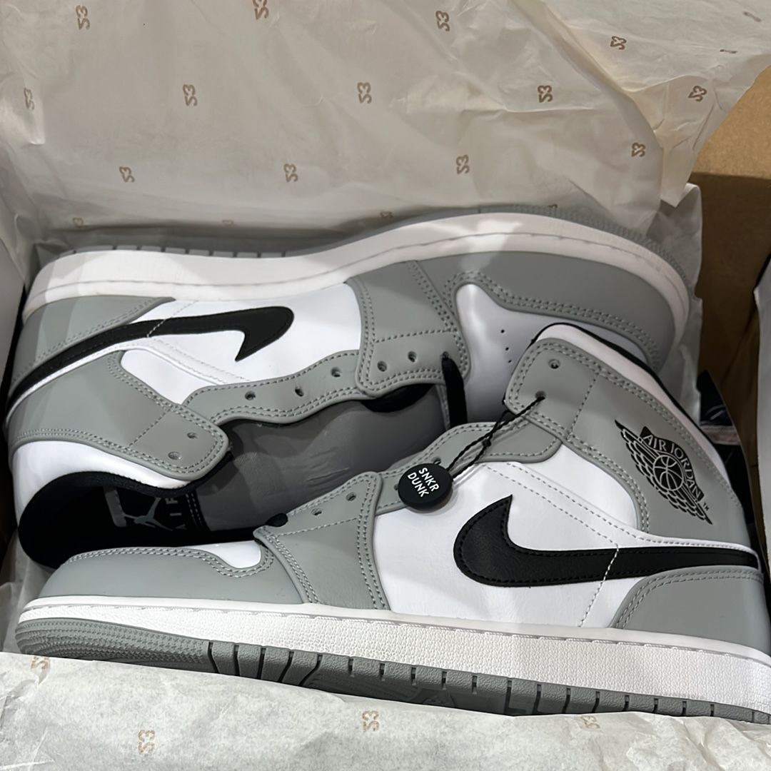 Nike Air Jordan 1 Mid "Light Smoke Grey/White/Black"