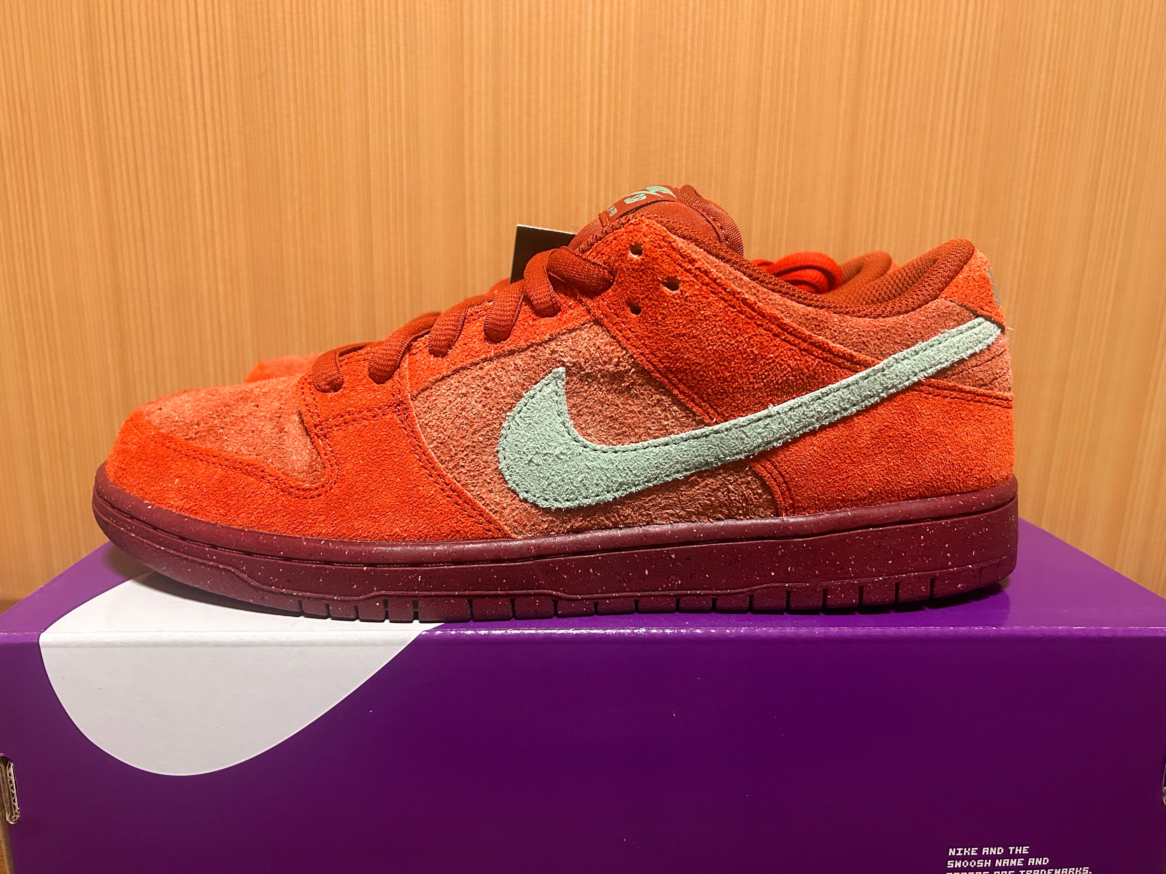 Nike SB Dunk Low Pro PRM "Mystic Red and Rosewood"