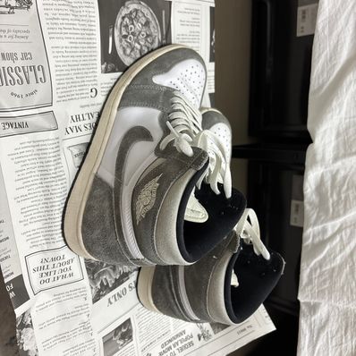 Nike Air Jordan 1 Retro High OG "Black and Smoke Grey"