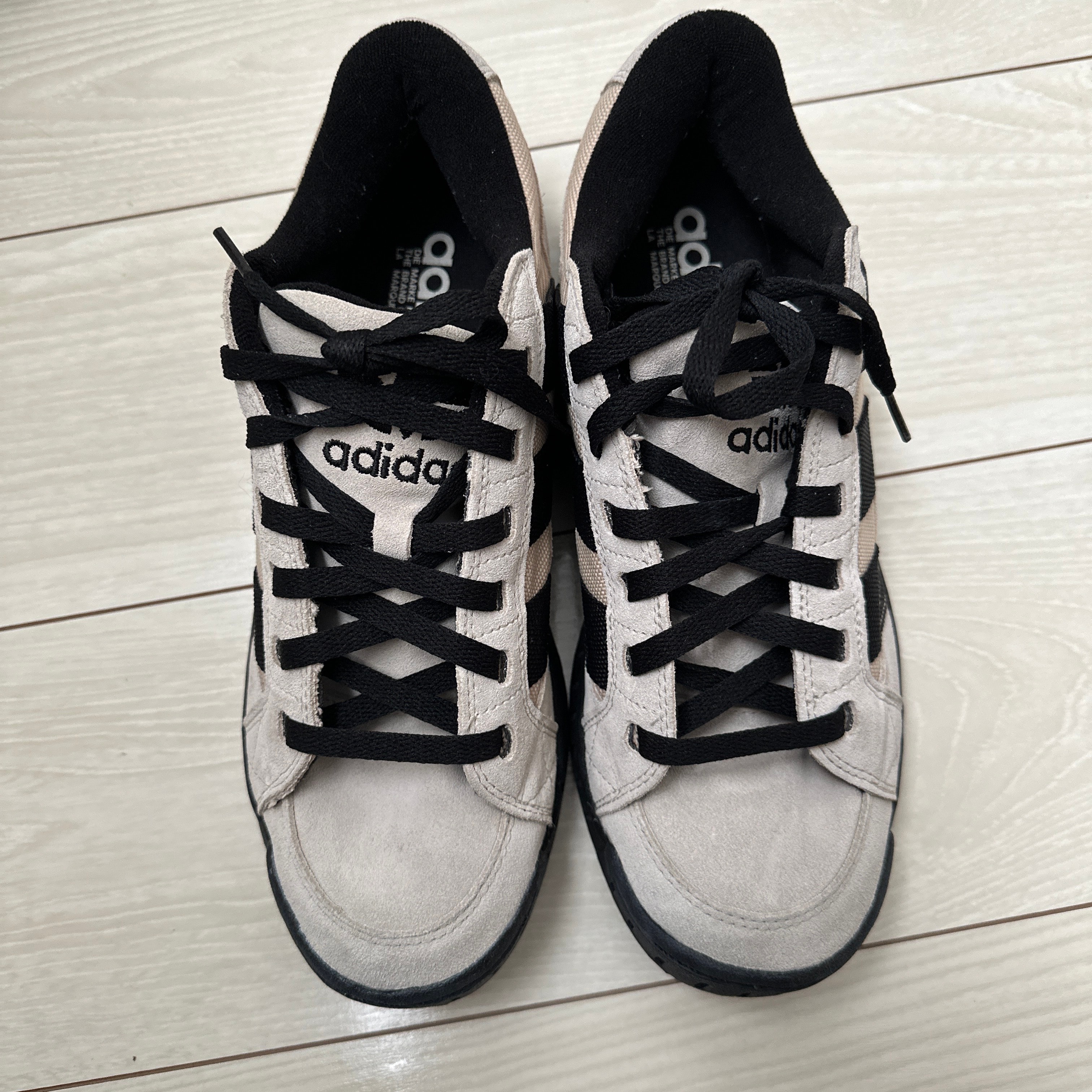 アディダス オリジナルス ロースーツ "ワンダーベージュ/コアブラック"