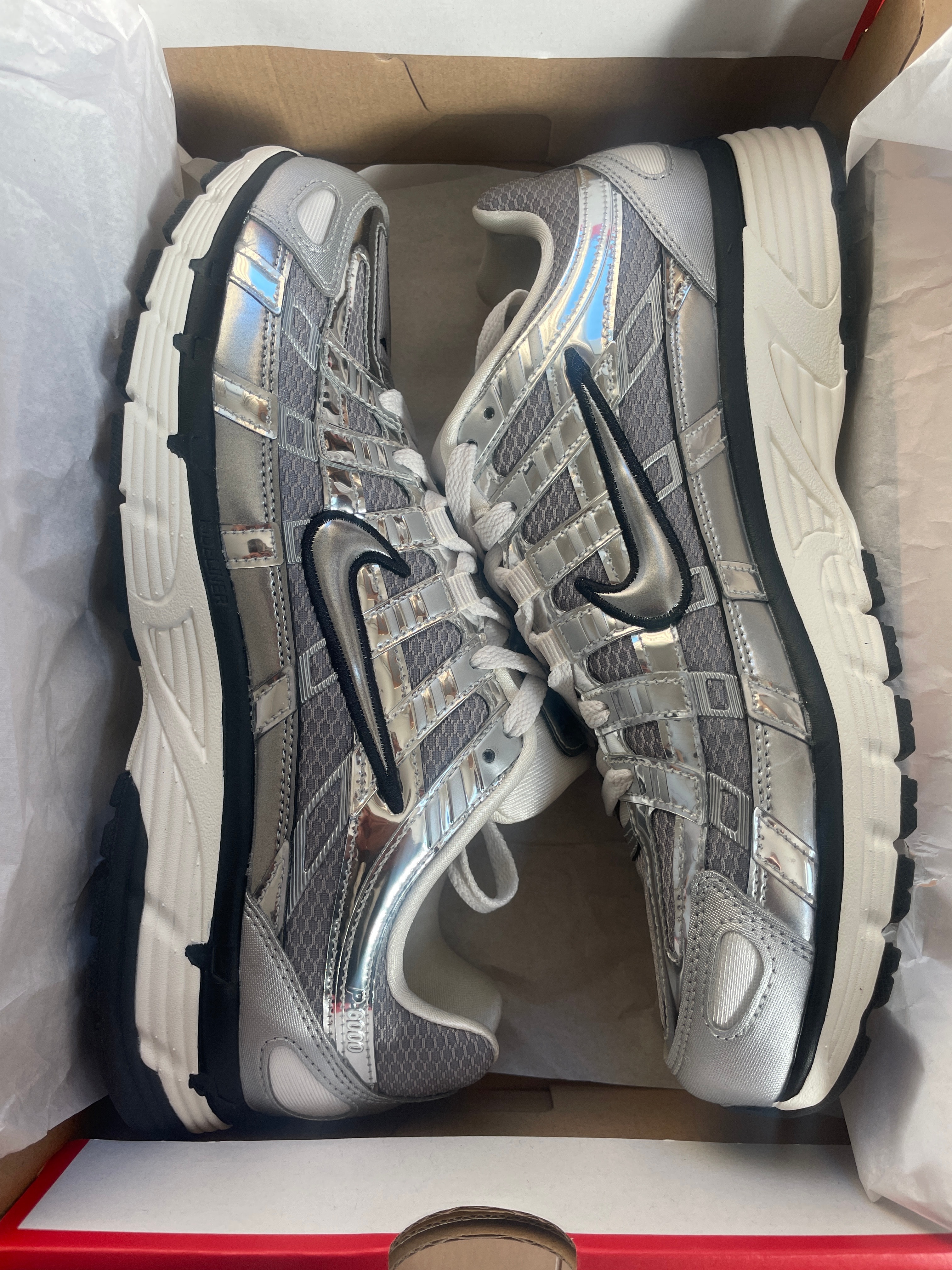 ナイキ P-6000 "メタリックシルバー/セイル/ブラック"