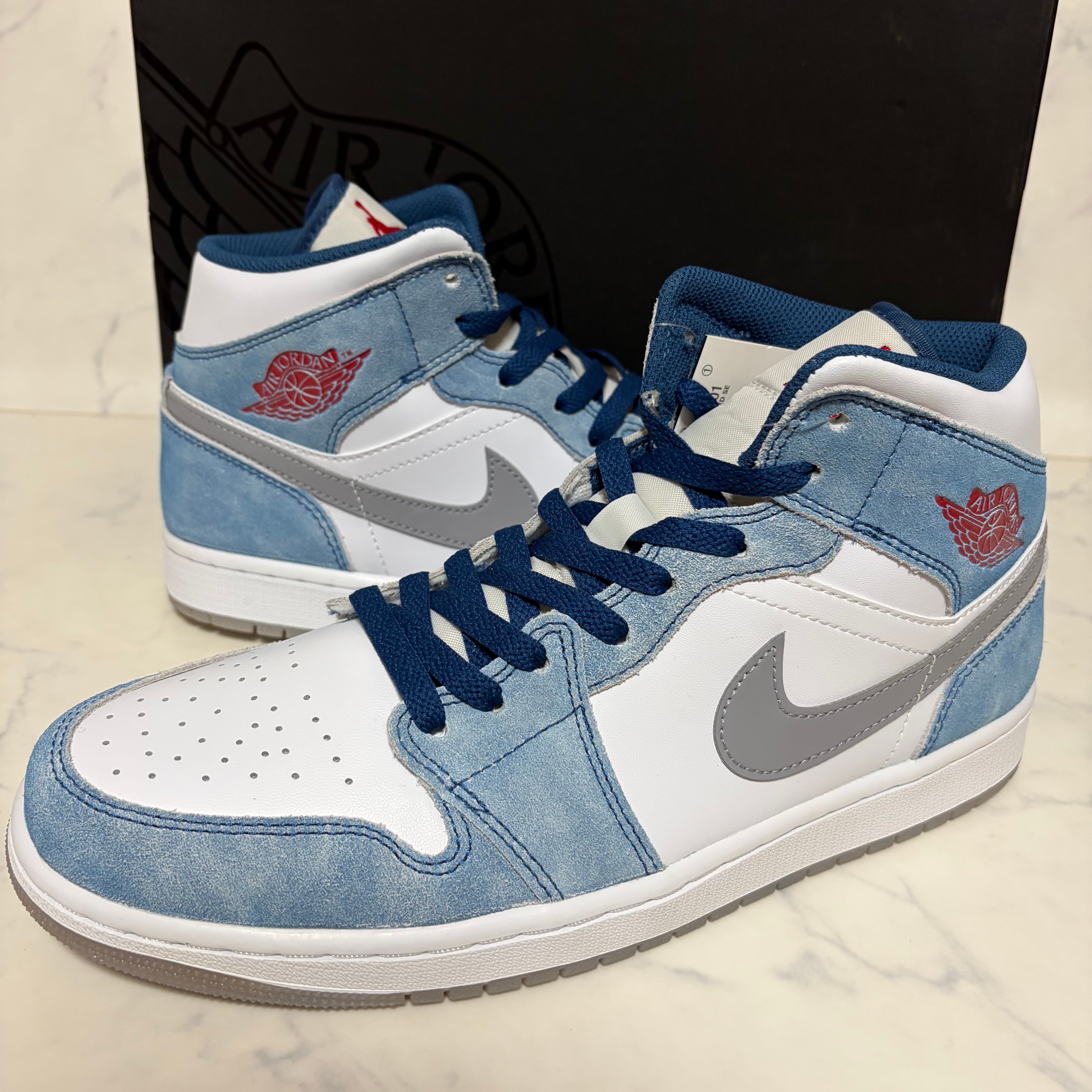 Nike Air Jordan 1 Mid SE "White/Hyper Royal/Red"