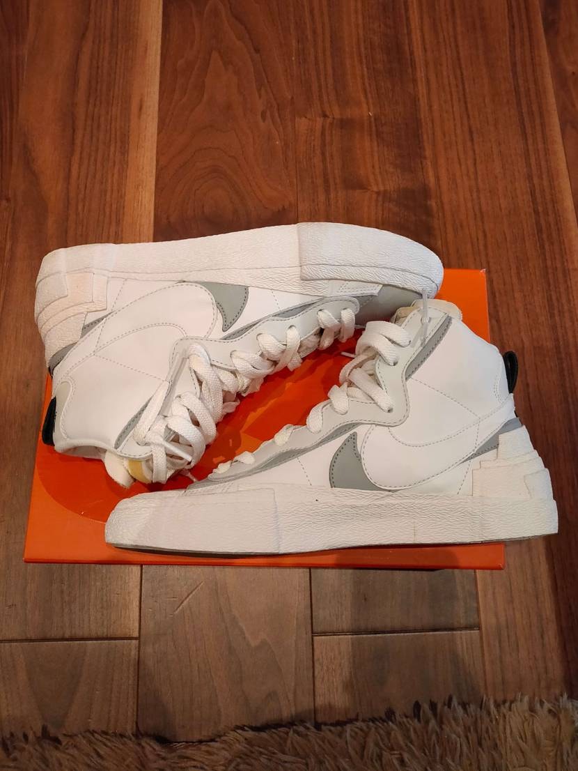 sacai × NIKE BLAZER MID "WHITE/WOLF GREY"