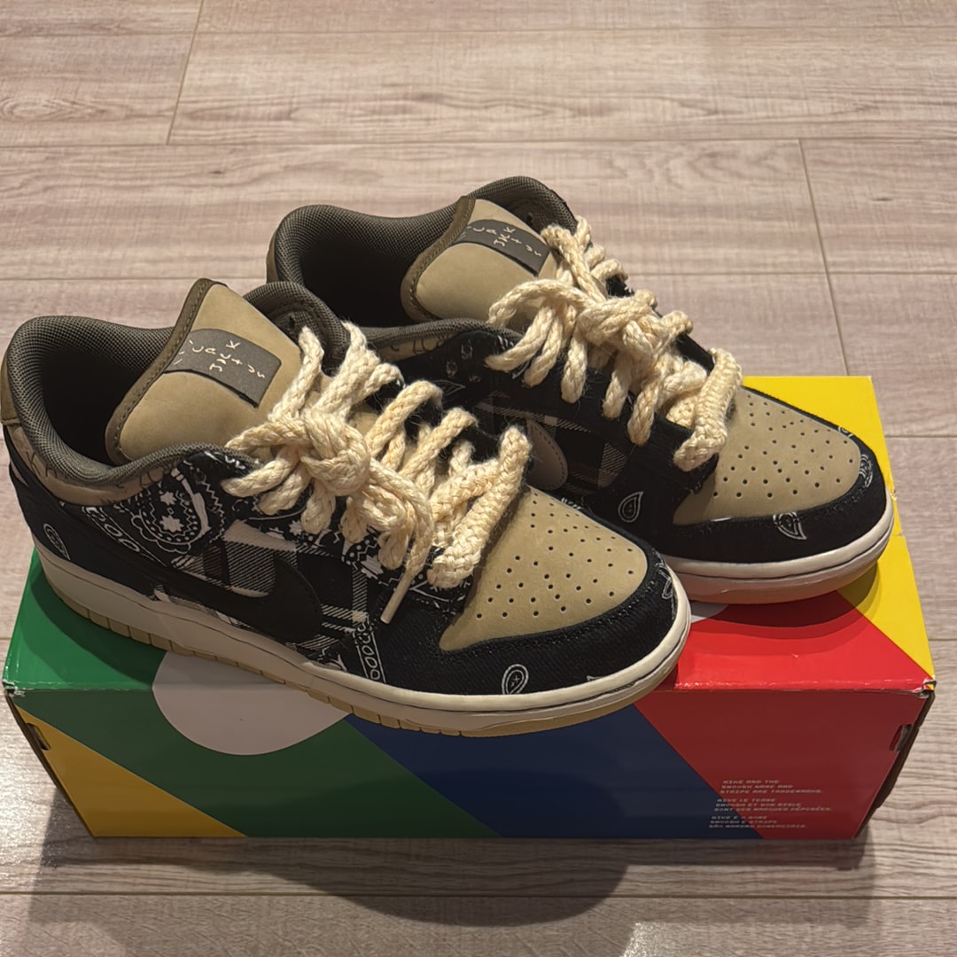 Travis Scott × Nike SB Dunk Low "Black/Parachute Beige"