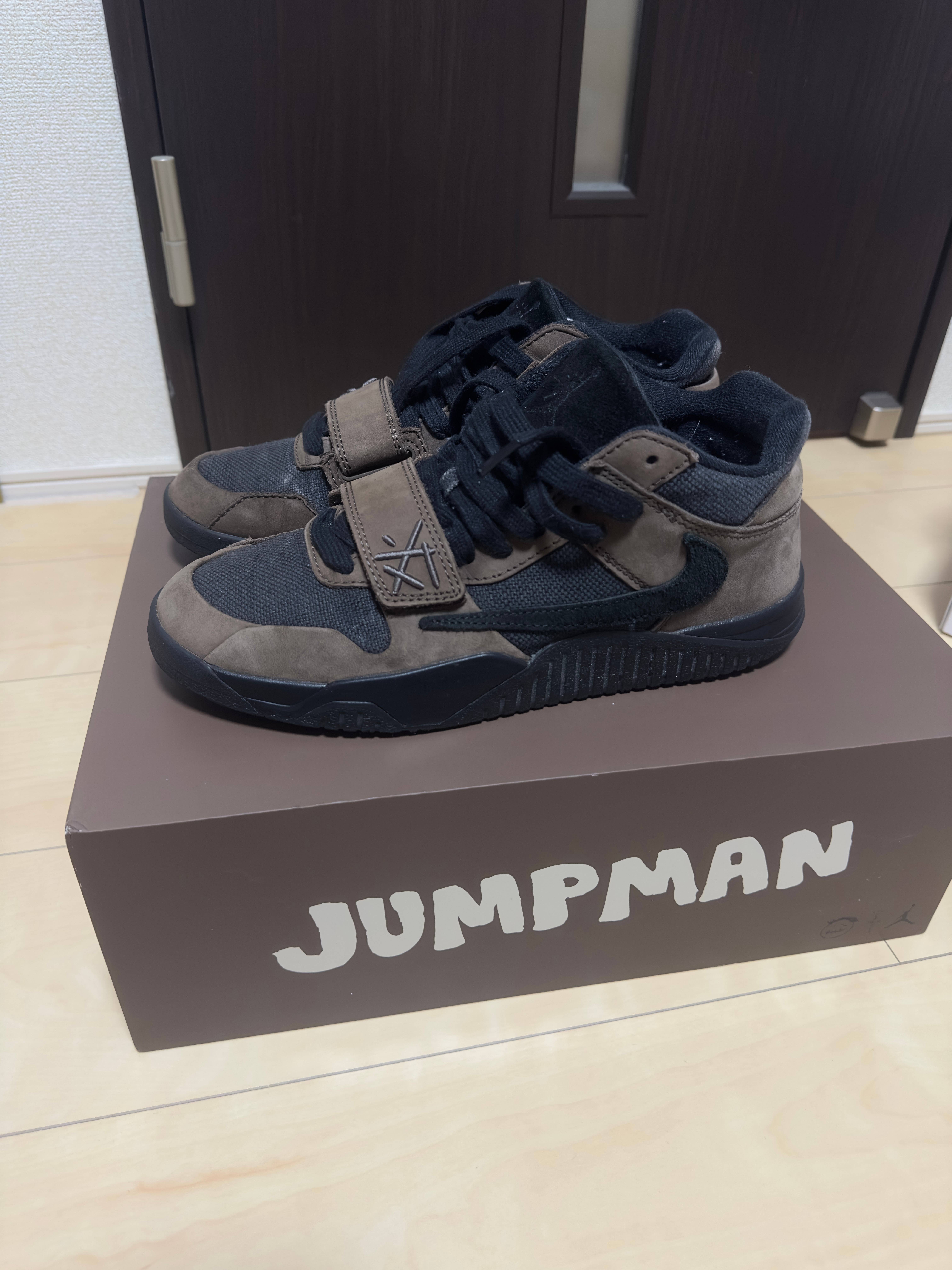 トラヴィススコット × ナイキ ジョーダン ジャンプマンジャック TR CJ1 T-Rexx "ブラック アンド ダークモカ"