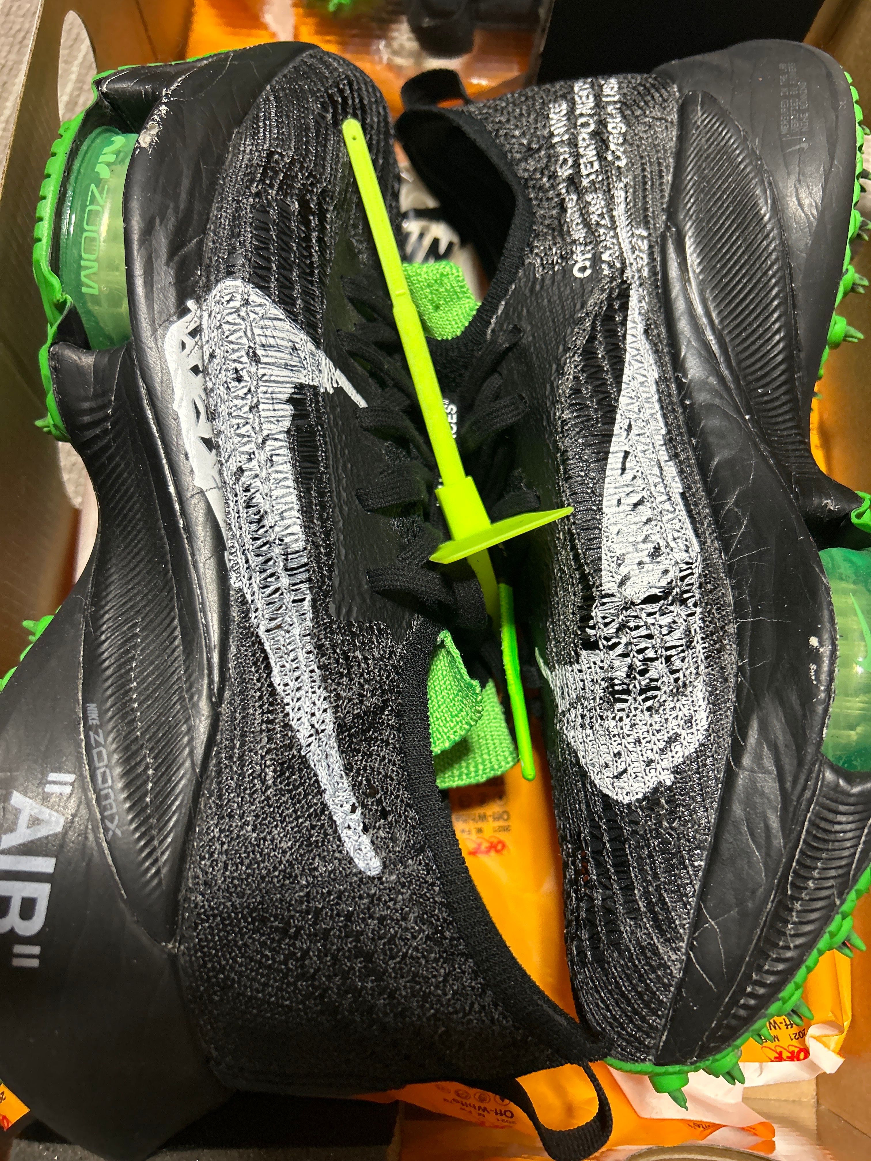 Off-White × Nike Air Zoom Tempo Next% Flyknit "Black"