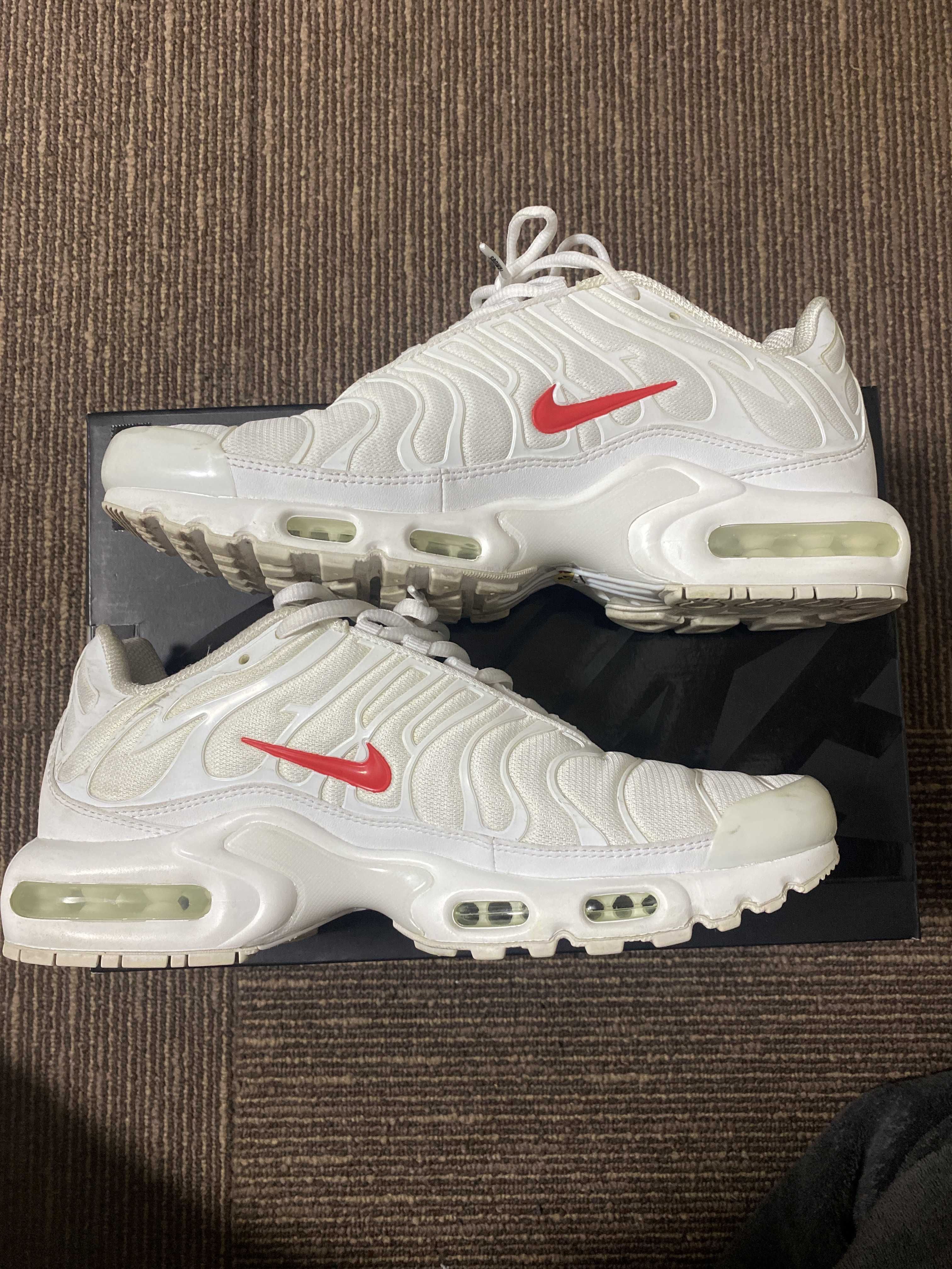 Supreme x Nike Air Max Plus TN "White/Speed Red"