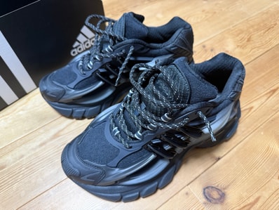 Pharrell Williams × adidas Jellyfish "Carbon/Core Black"