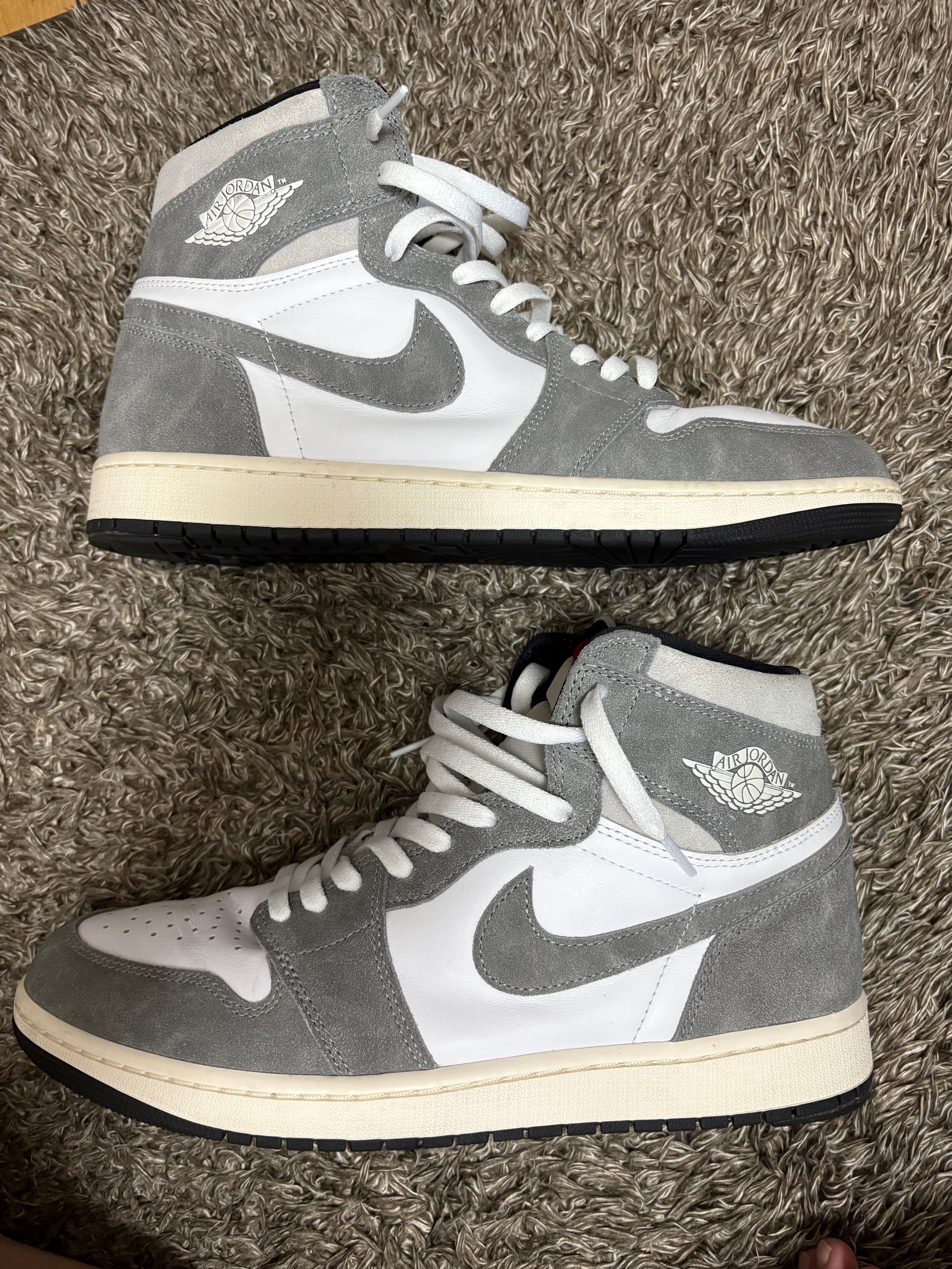 Nike Air Jordan 1 Retro High OG "Black and Smoke Grey"