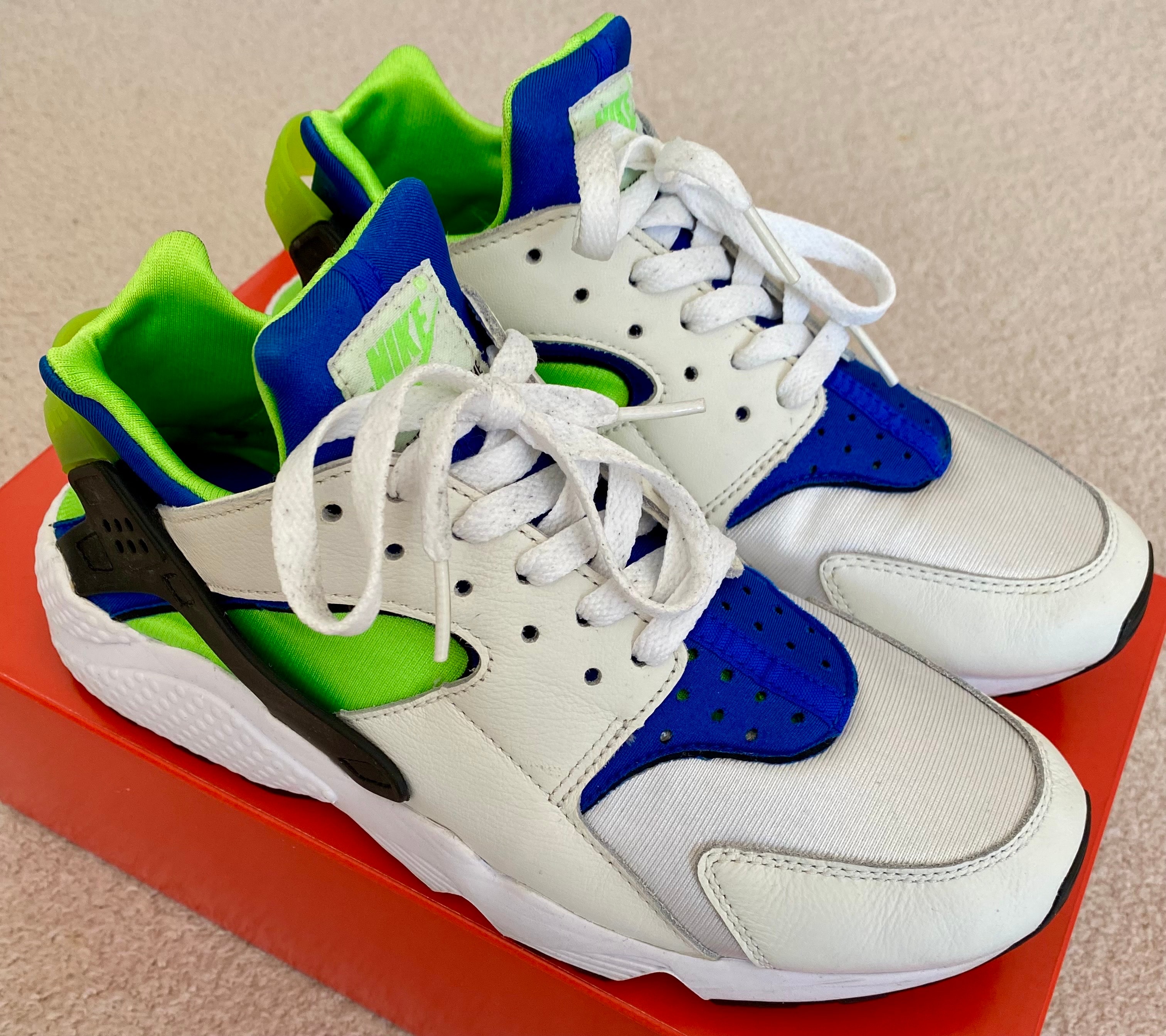 ナイキ エアハラチ "スクリームグリーン"