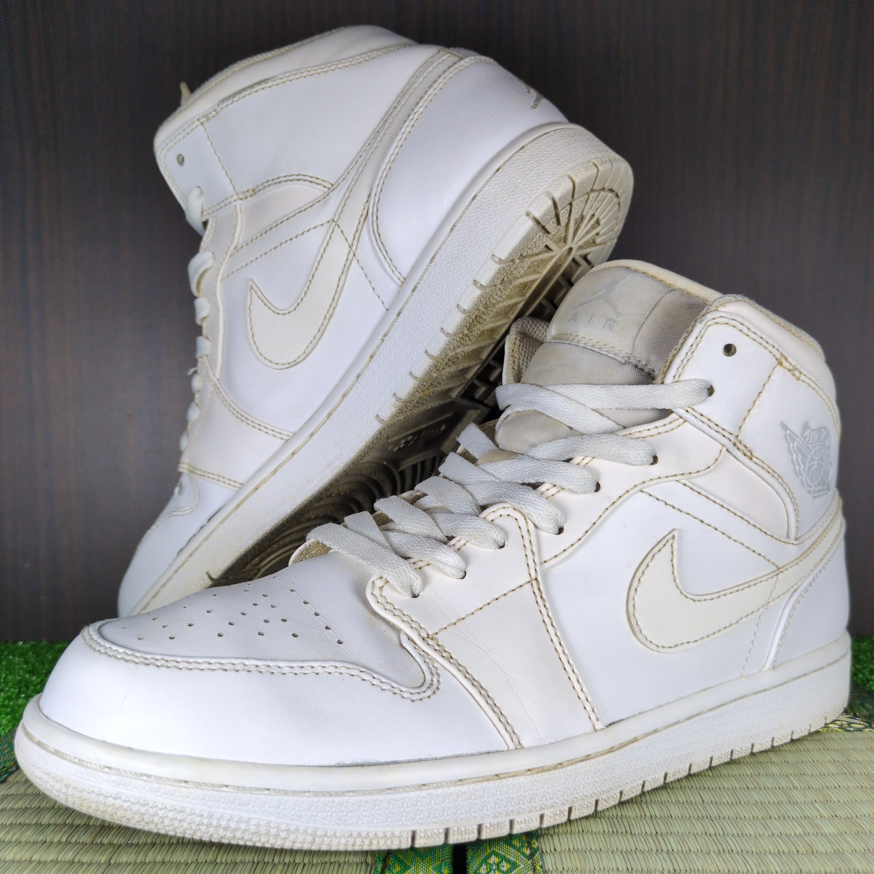 Nike Air Jordan 1 Mid "White/Pure Platinum" (ヒール:JUMPMANロゴあり)