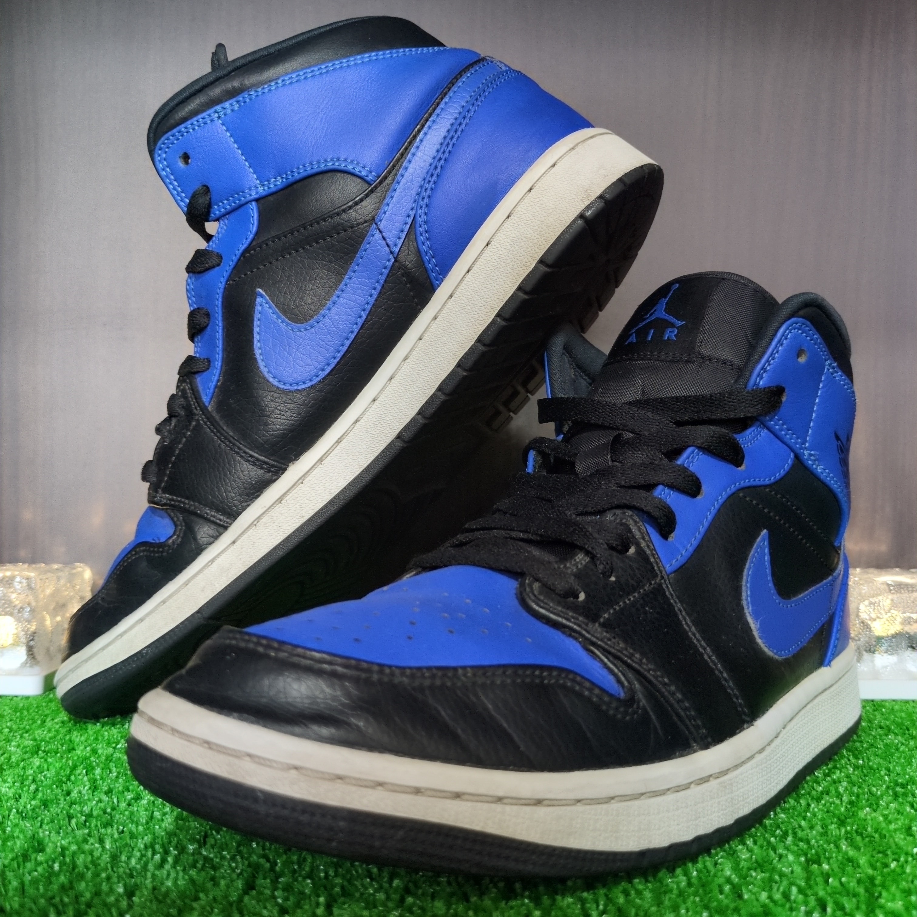 Nike Air Jordan 1 Mid "Hyper Royal"