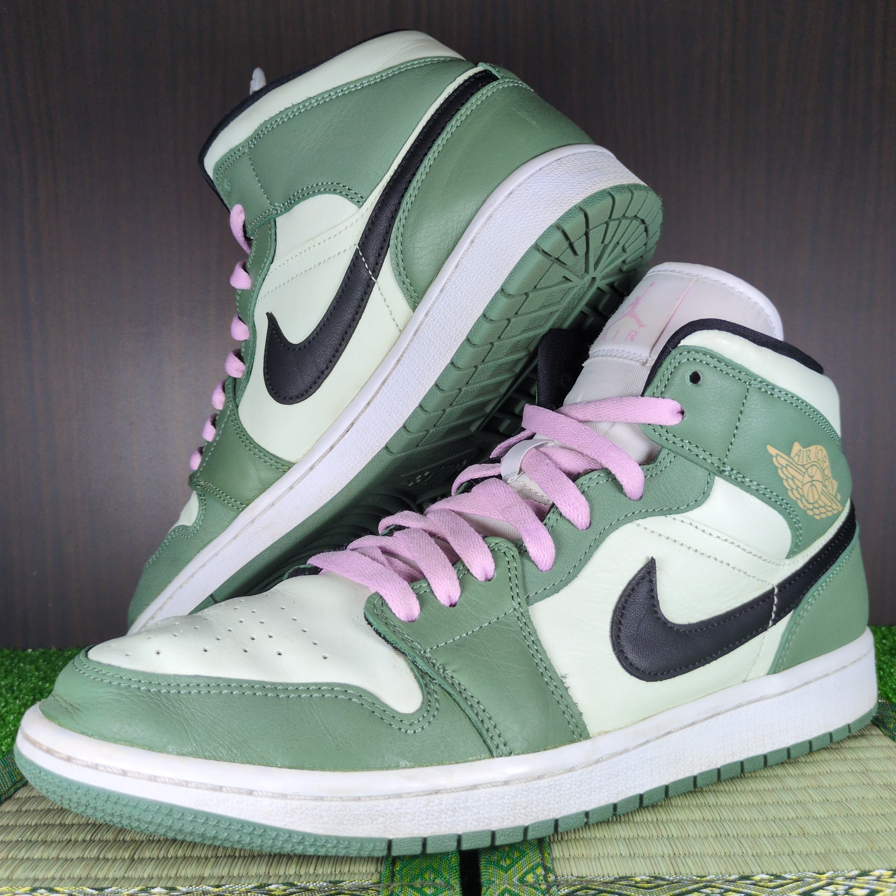 Nike Women's Air Jordan 1 Mid SE "Dutch Green"