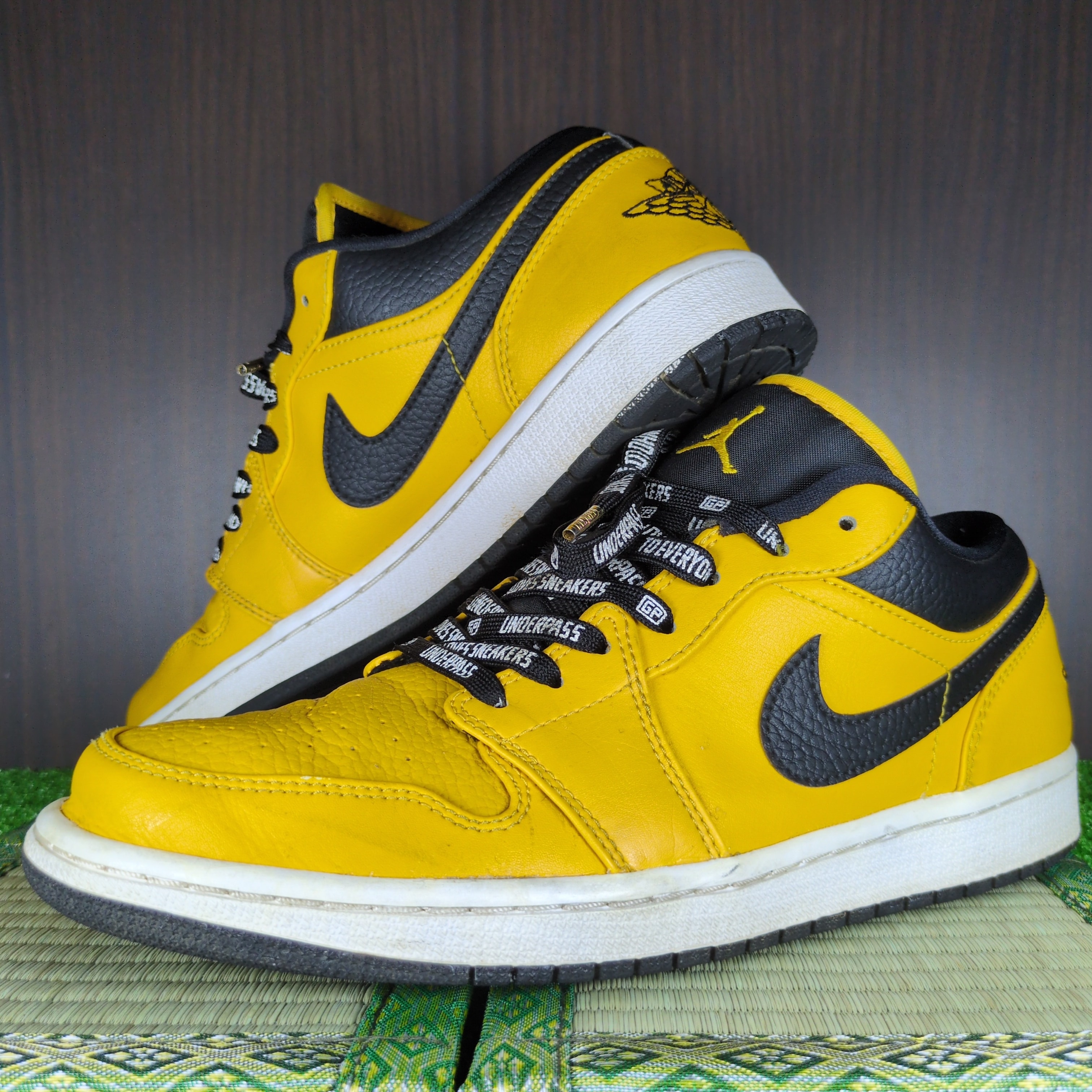 Nike Air Jordan 1 Low "University Gold"