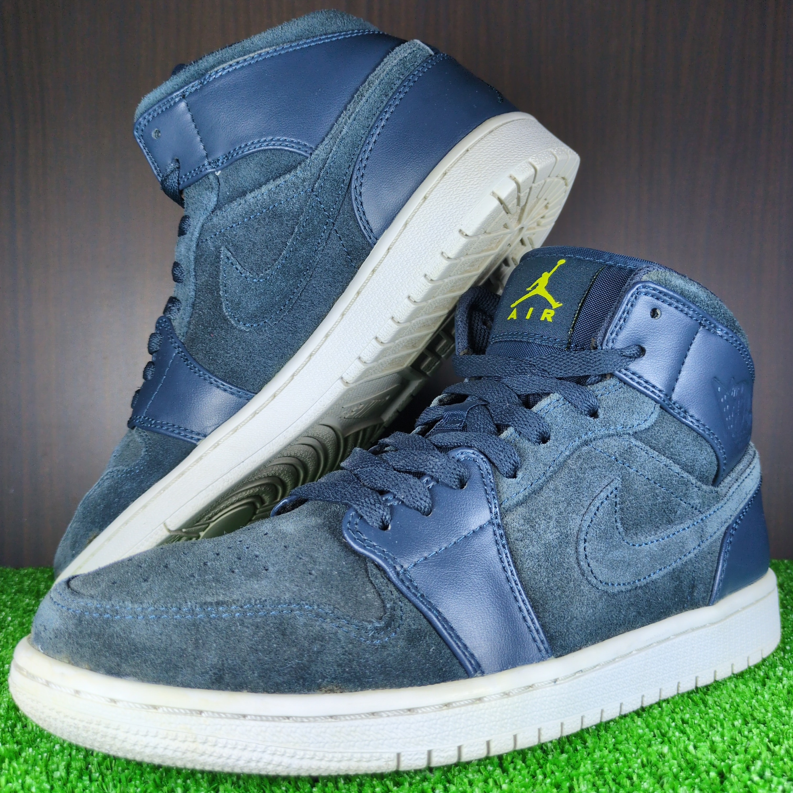 Nike Air Jordan 1 Retro Mid "Armory Navy"
