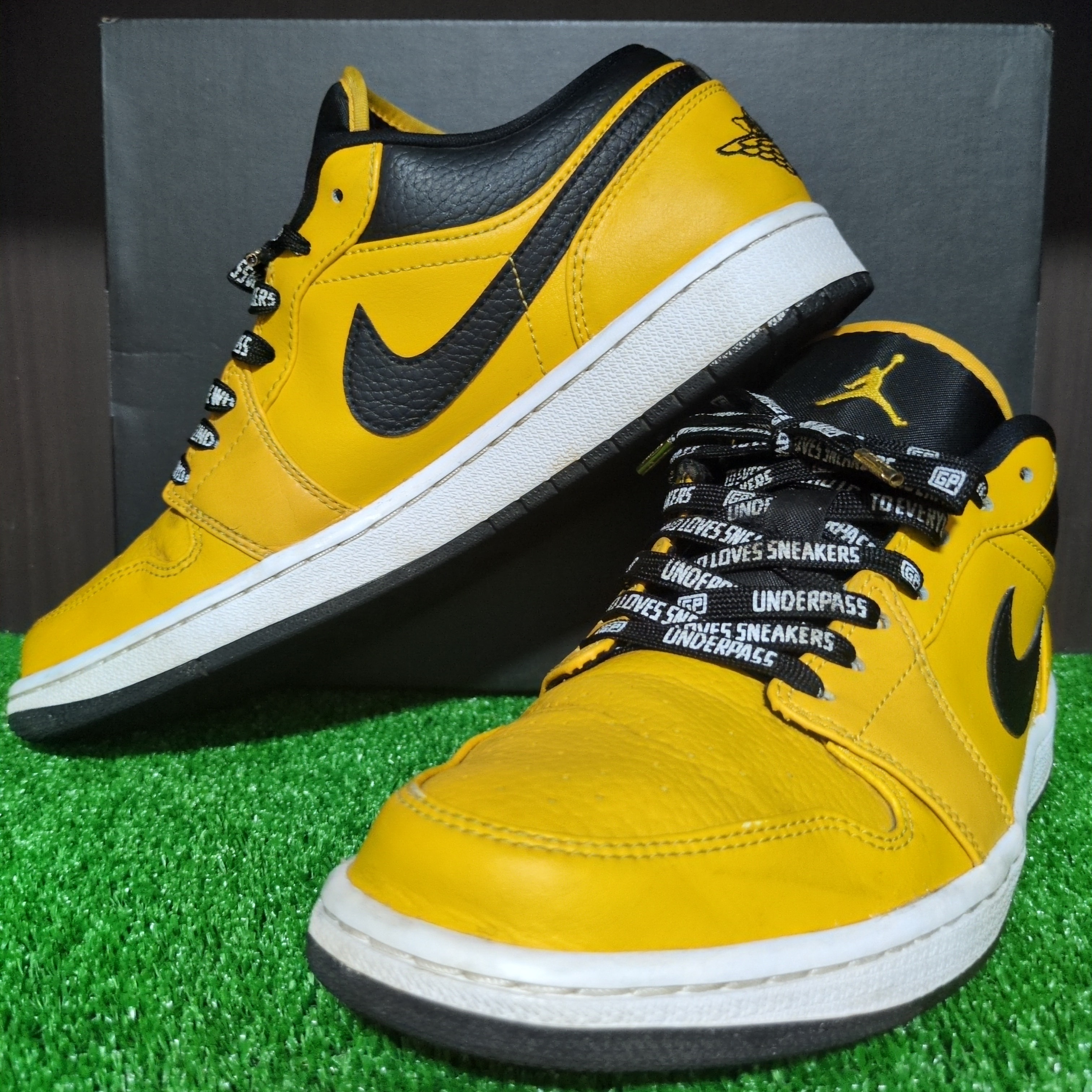 Nike Air Jordan 1 Low "University Gold"