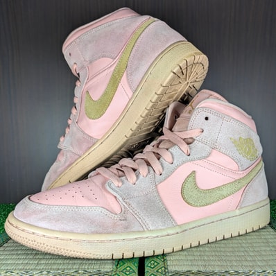Nike Air Jordan 1 Mid "Coral/Gold"