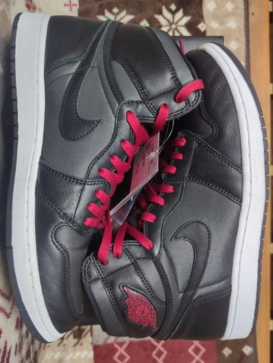 Nike Air Jordan 1 Retro High OG "Black/Metallic Silver/Gym Red"
