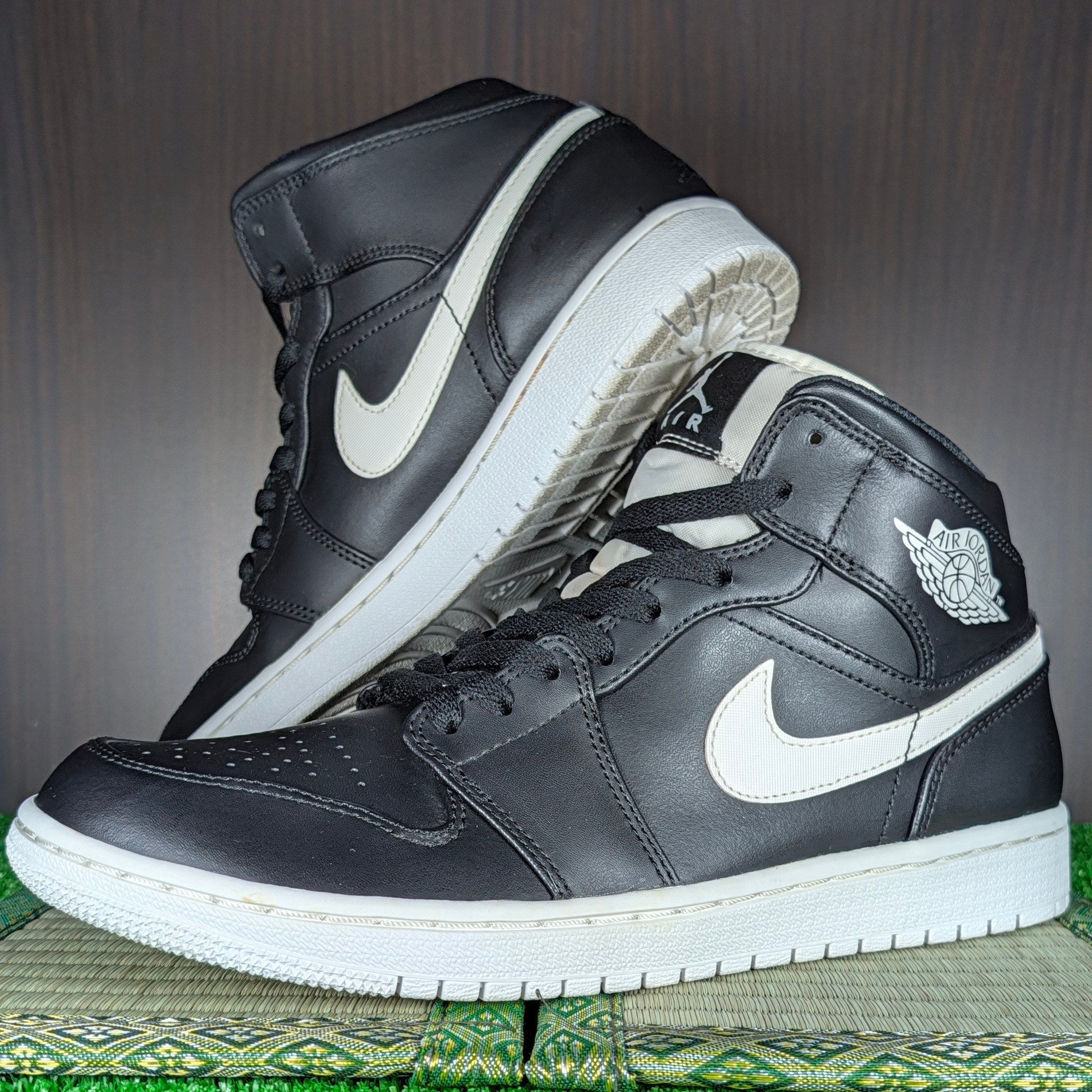 Nike Air Jordan 1 Retro Mid "Black White"