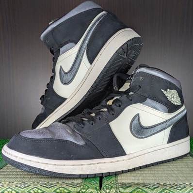 Nike Air Jordan 1 Mid SE "White/Black/Satin Blue"