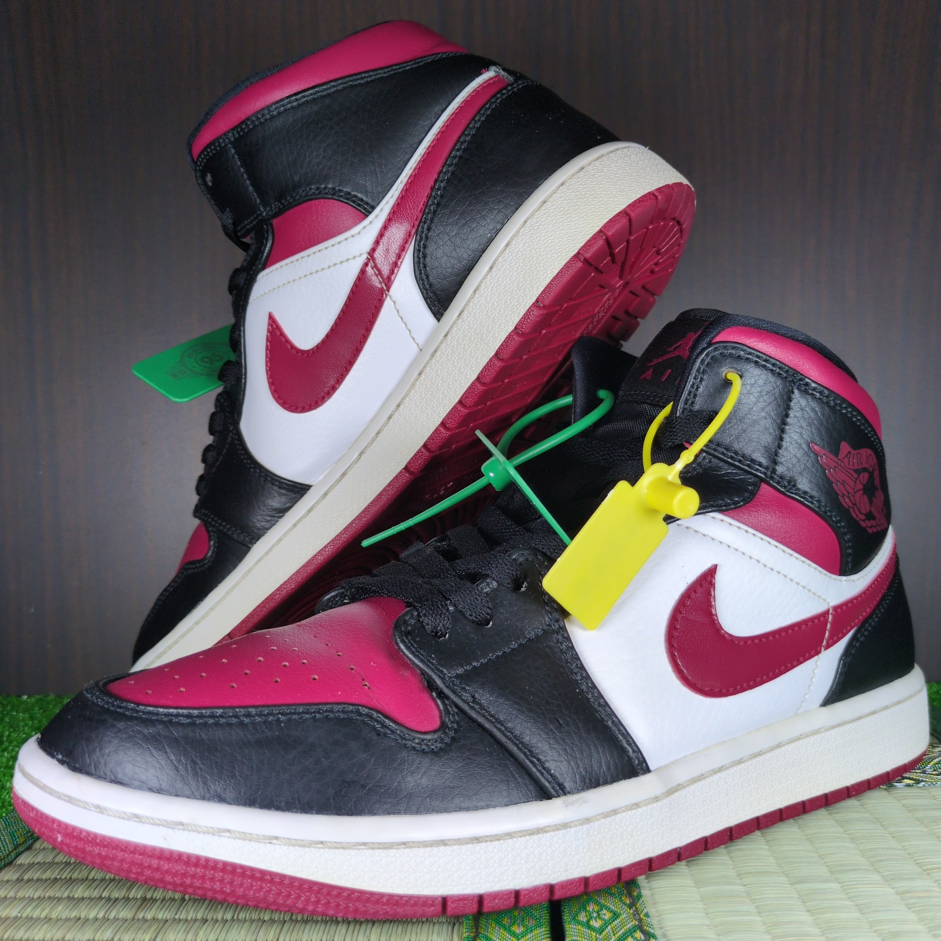 Nike Air Jordan 1 Mid "Black/Red/White"