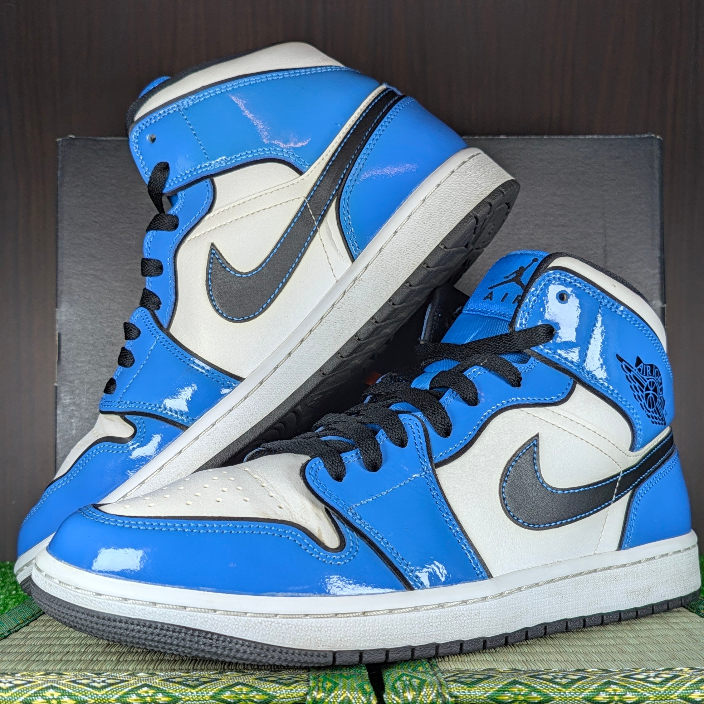 Nike Air Jordan 1 Mid SE "Signal Blue"