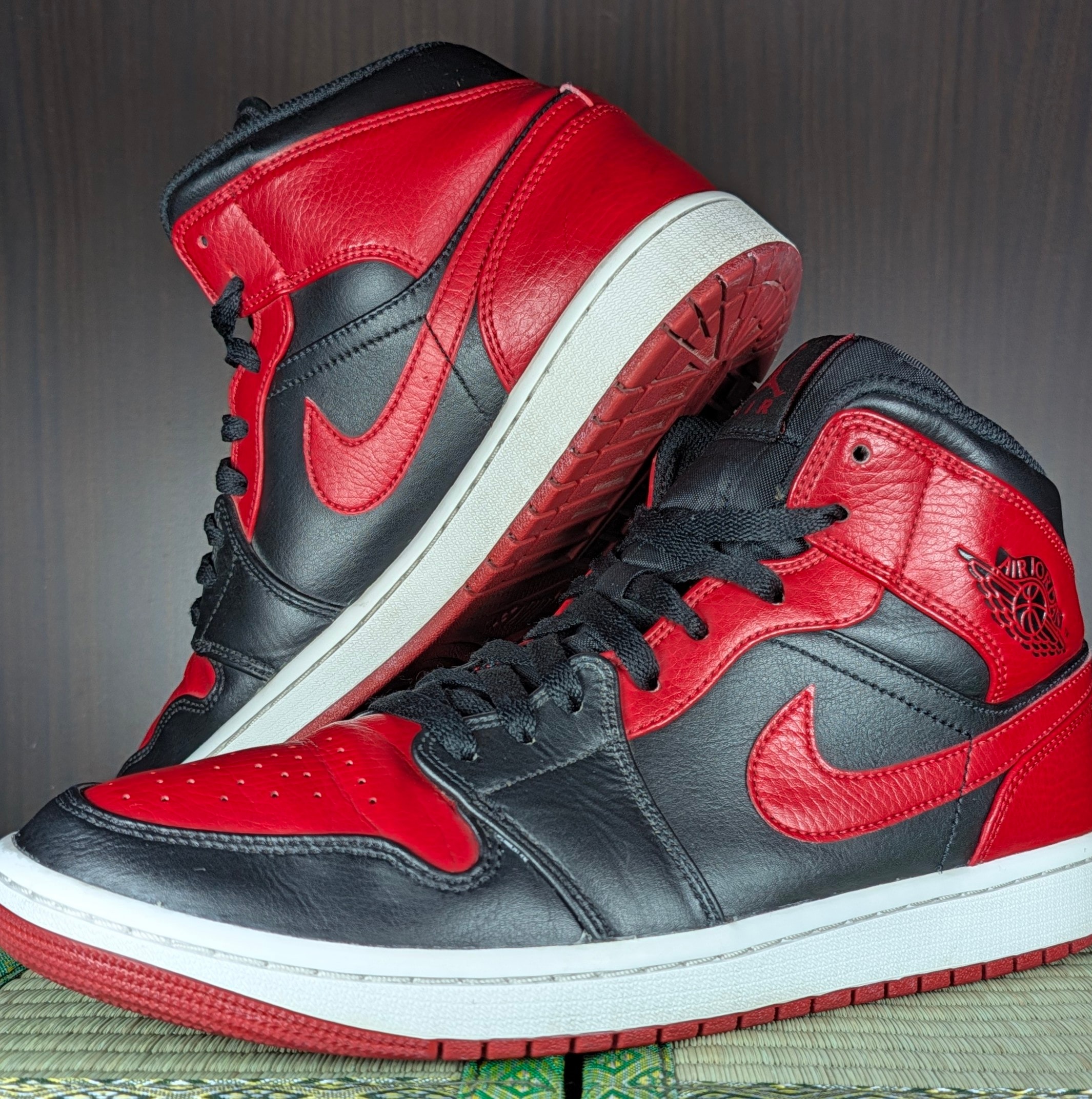 Nike Air Jordan 1 Mid "Bred"
