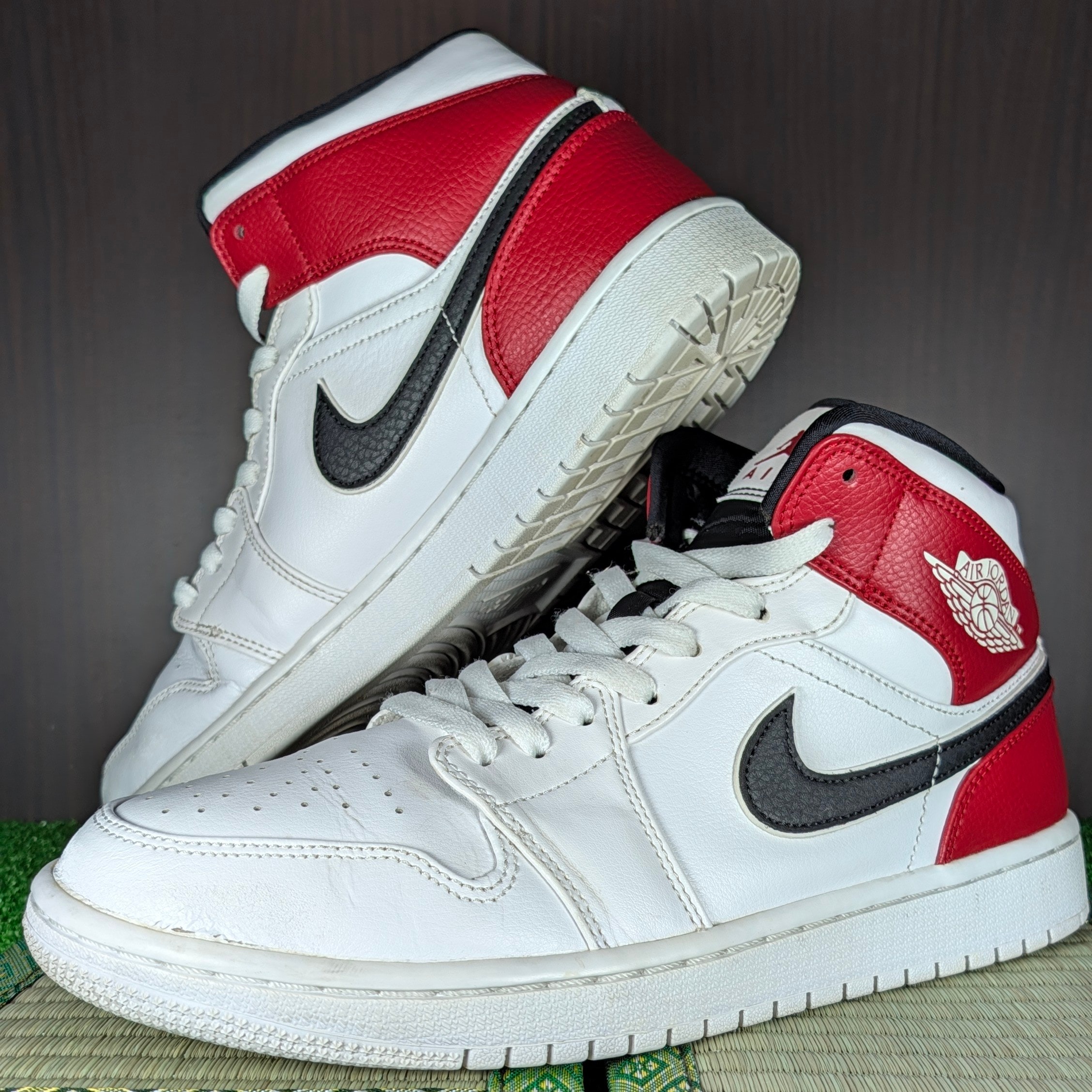 Nike Air Jordan 1 Mid "White/Black/Gym Red"