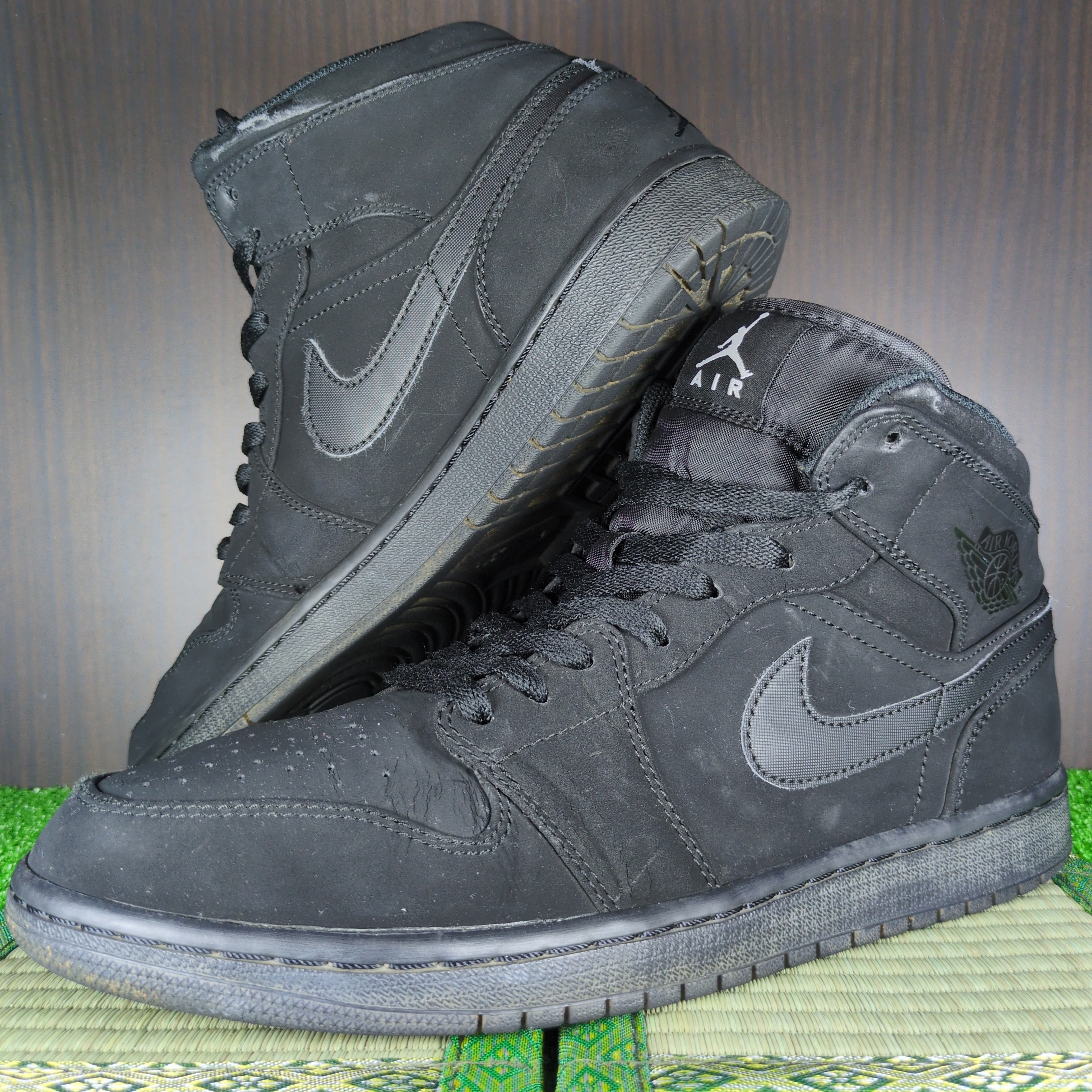 Nike Air Jordan 1 Mid "Black Black White"
