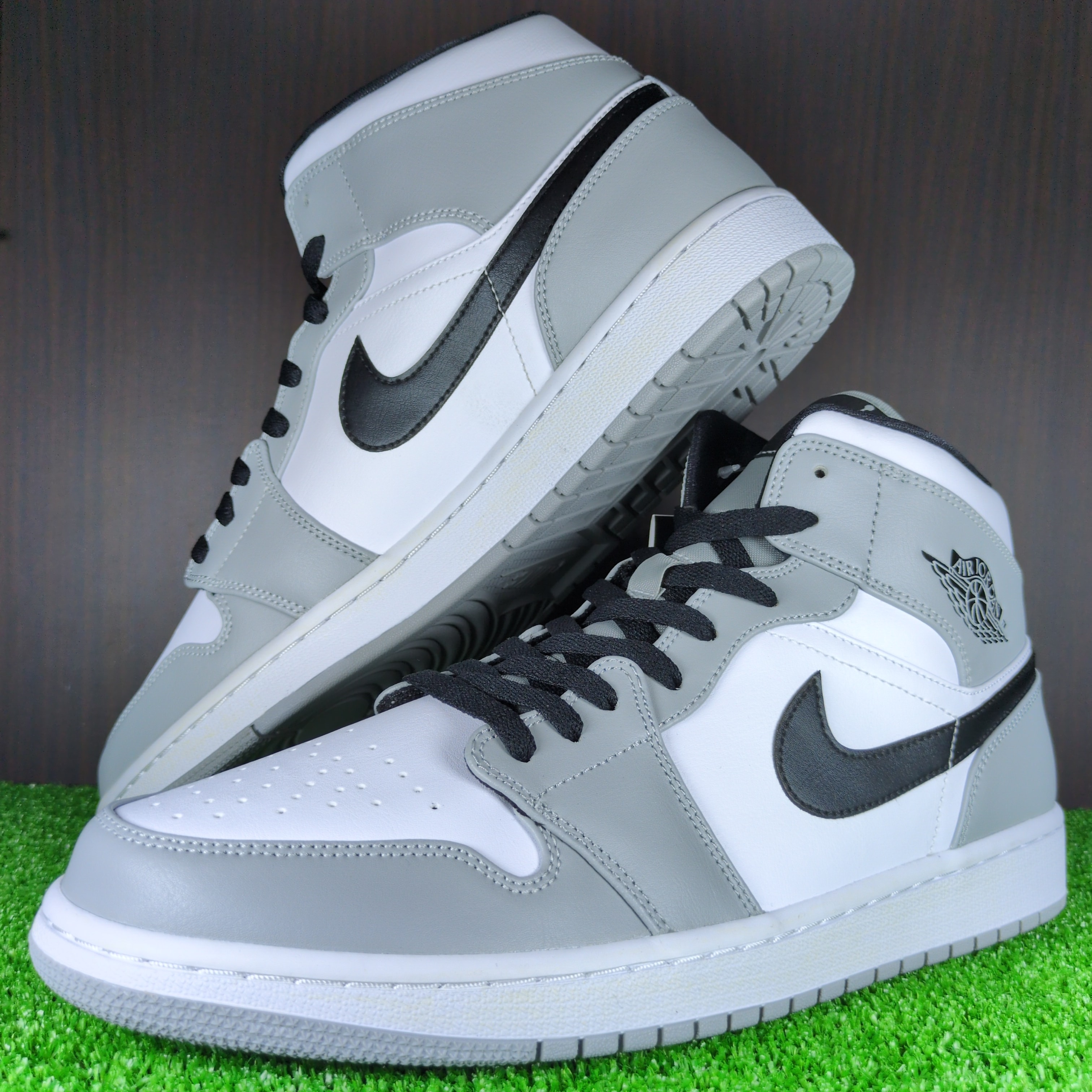 Nike Air Jordan 1 Mid "Light Smoke Grey/White/Black"