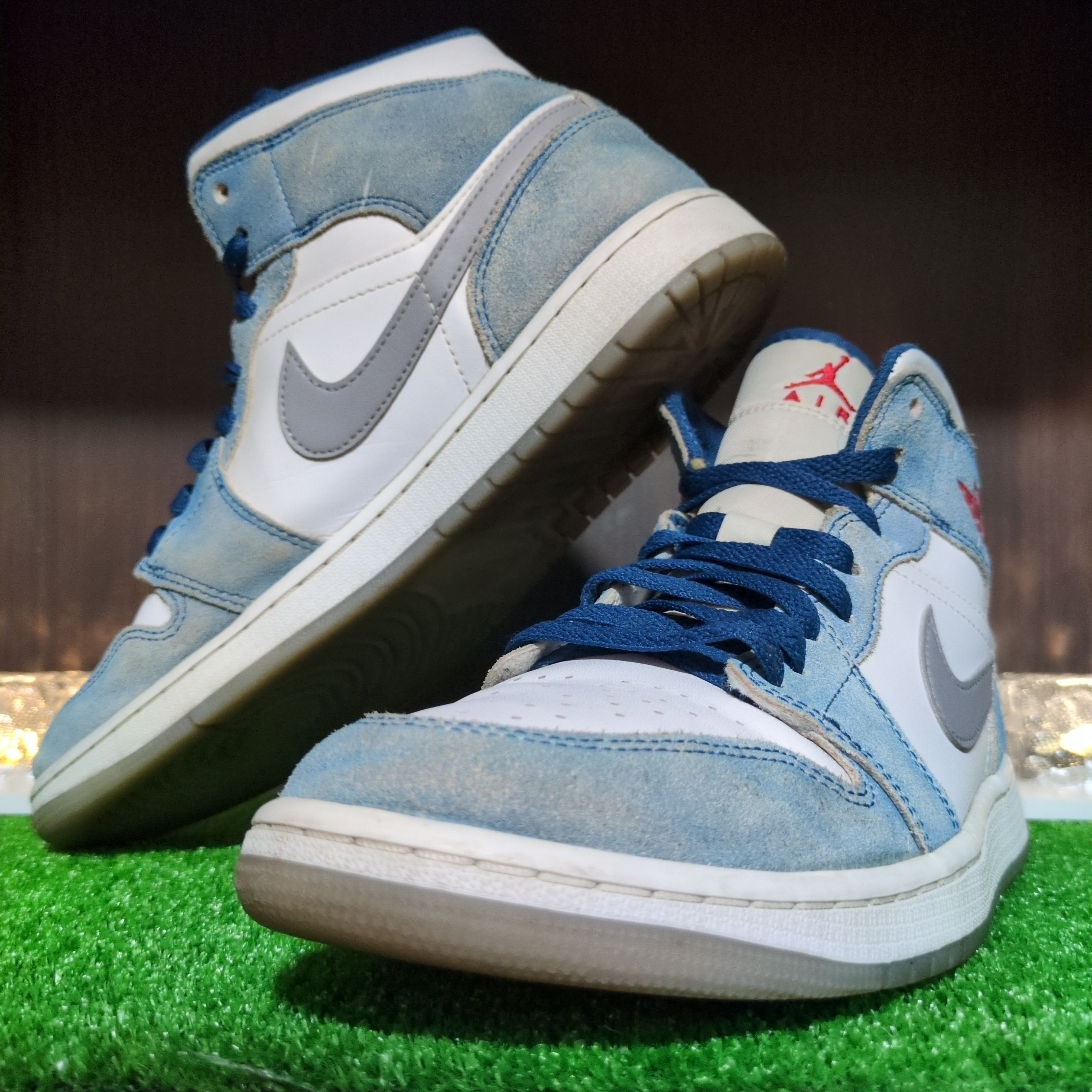 Nike Air Jordan 1 Mid SE "White/Hyper Royal/Red"