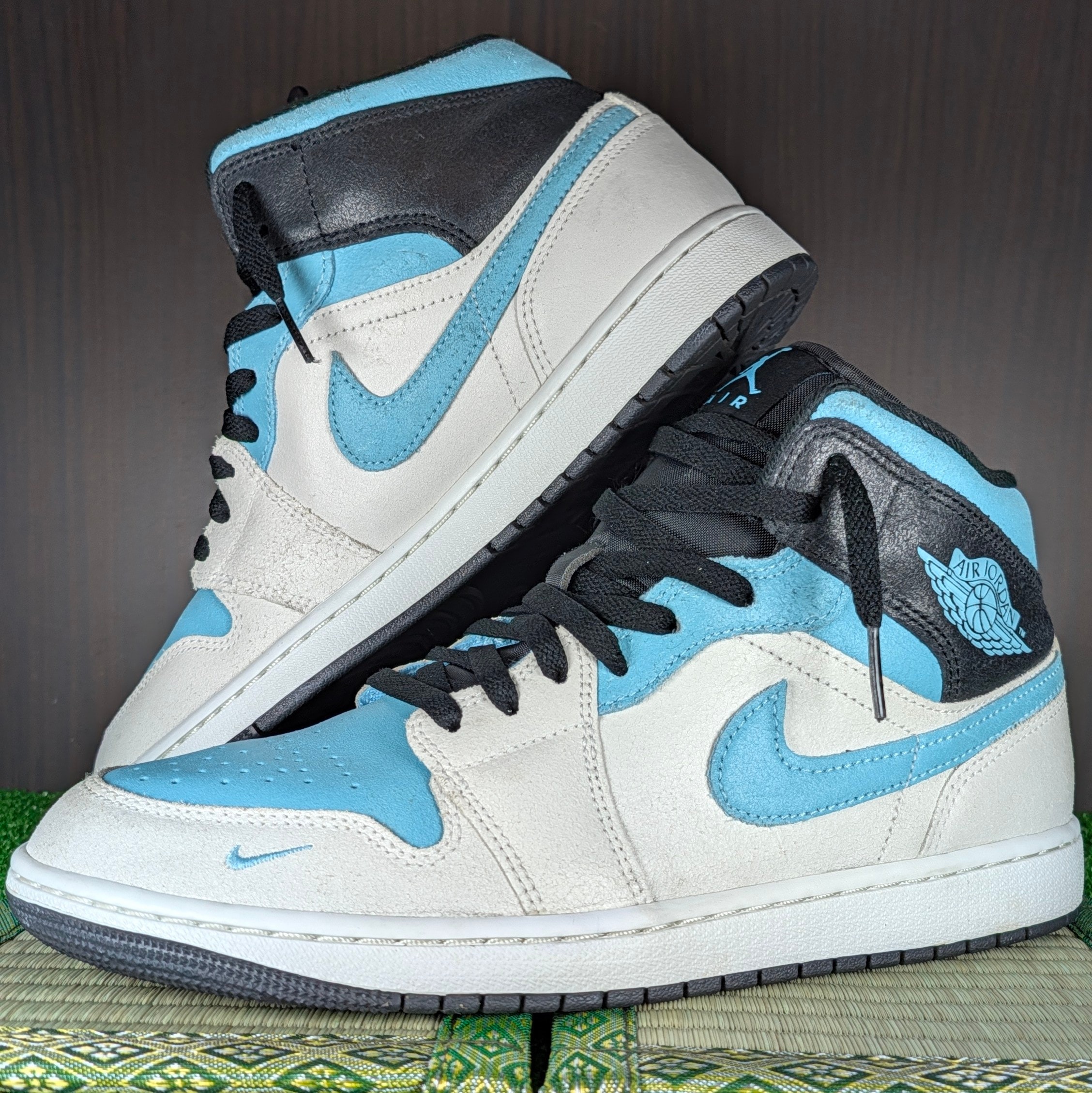 Nike Air Jordan 1 Mid SE "Blue Chill"