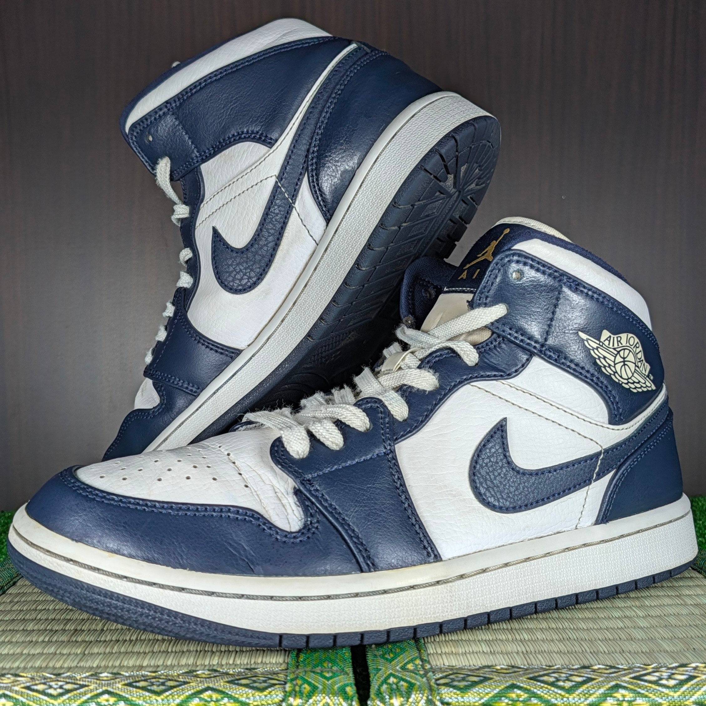 Nike Air Jordan 1 Mid "White Metallic Gold Obsidian"