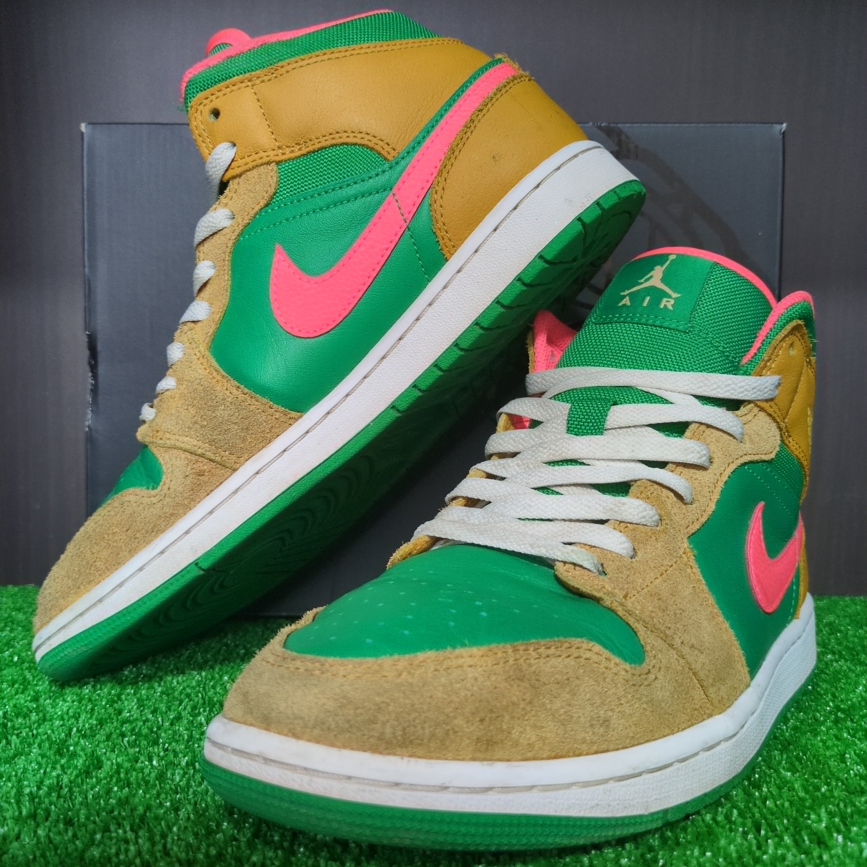 Nike Air Jordan 1 Mid "Wheat and Water Melon"