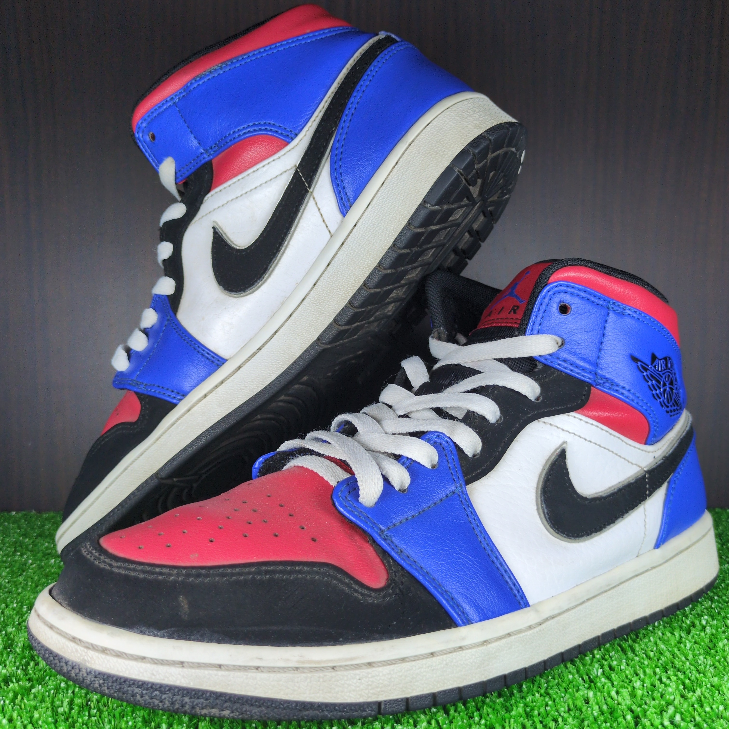 Nike Air Jordan 1 Mid "Top 3"