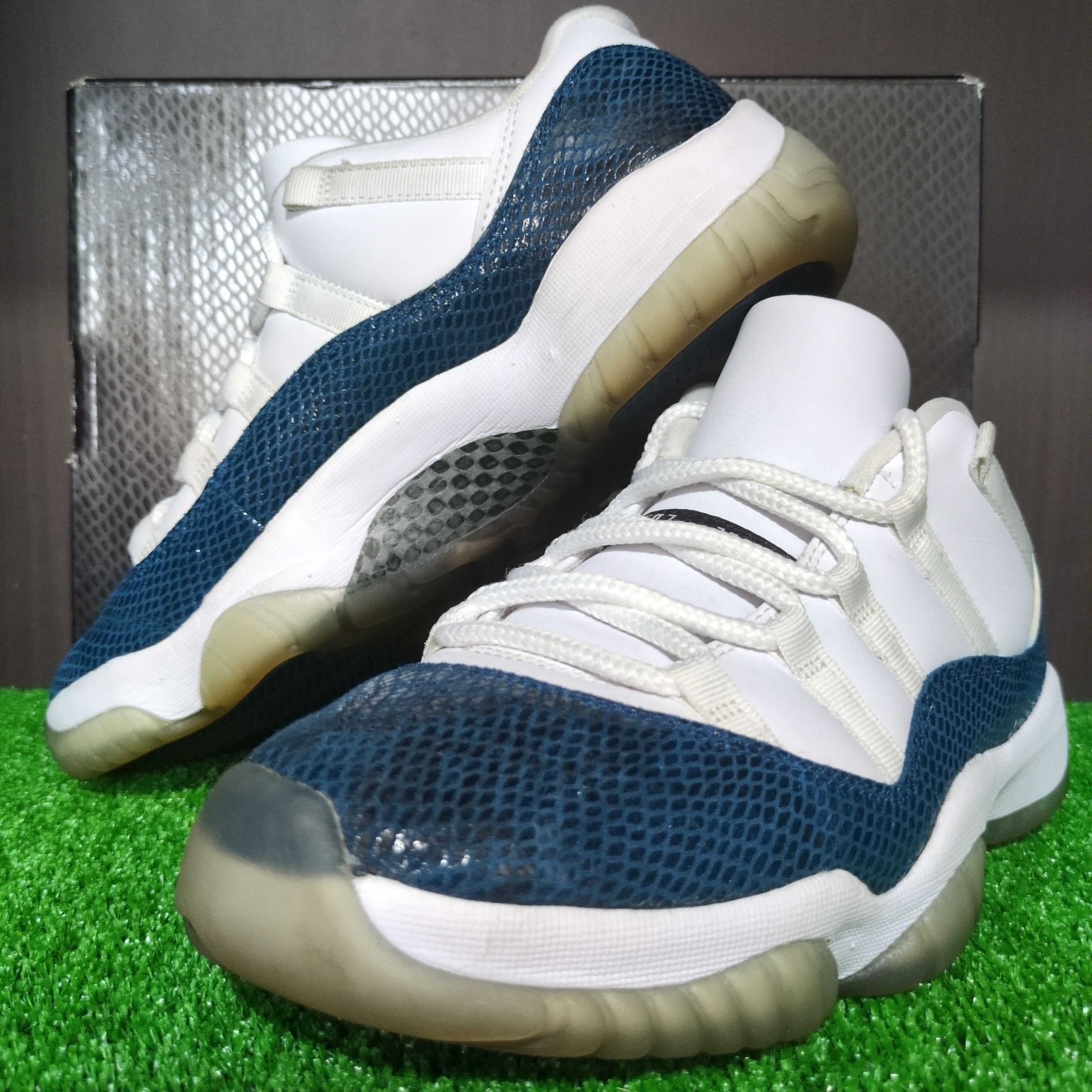 AIR JORDAN 11 LOW "SNAKESKIN"