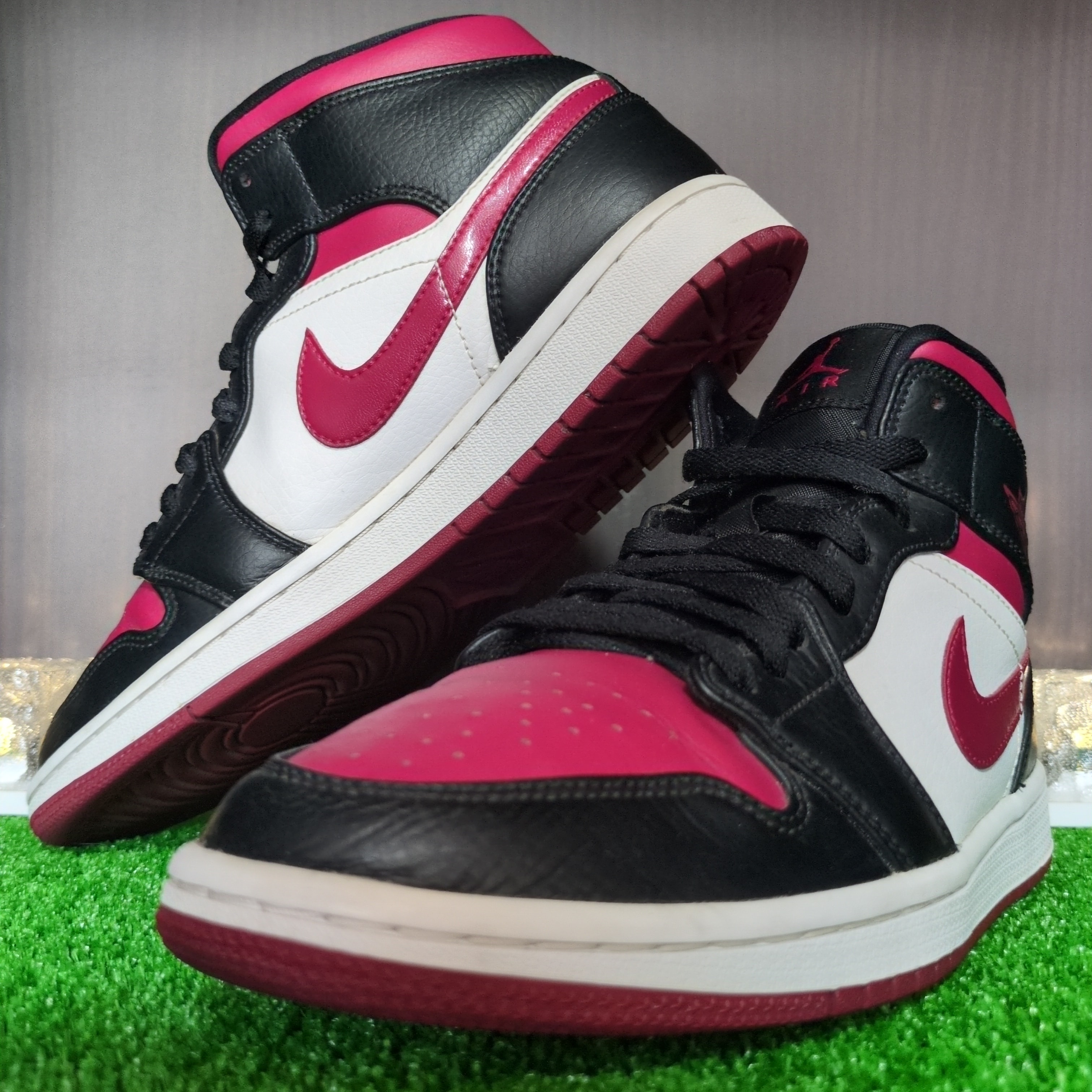 Nike Air Jordan 1 Mid "Black/Red/White"