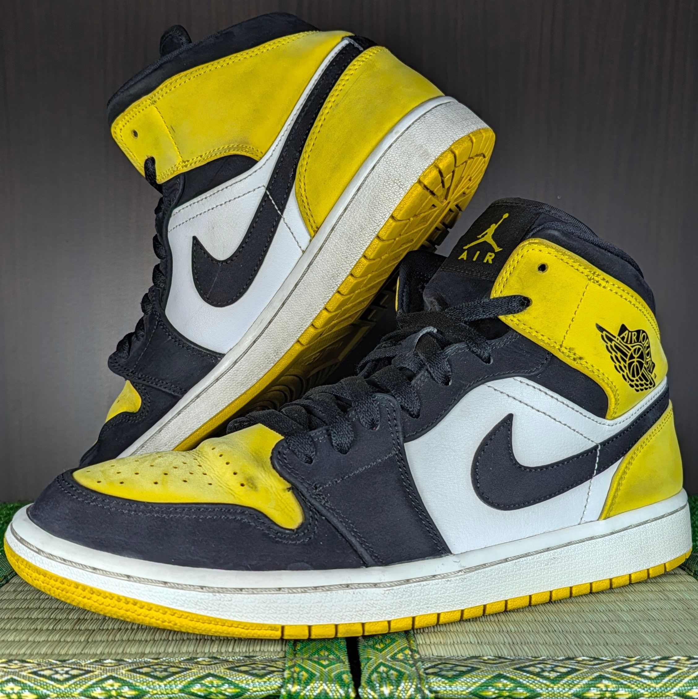 Nike Air Jordan 1 Mid "Yellow Toe Black"