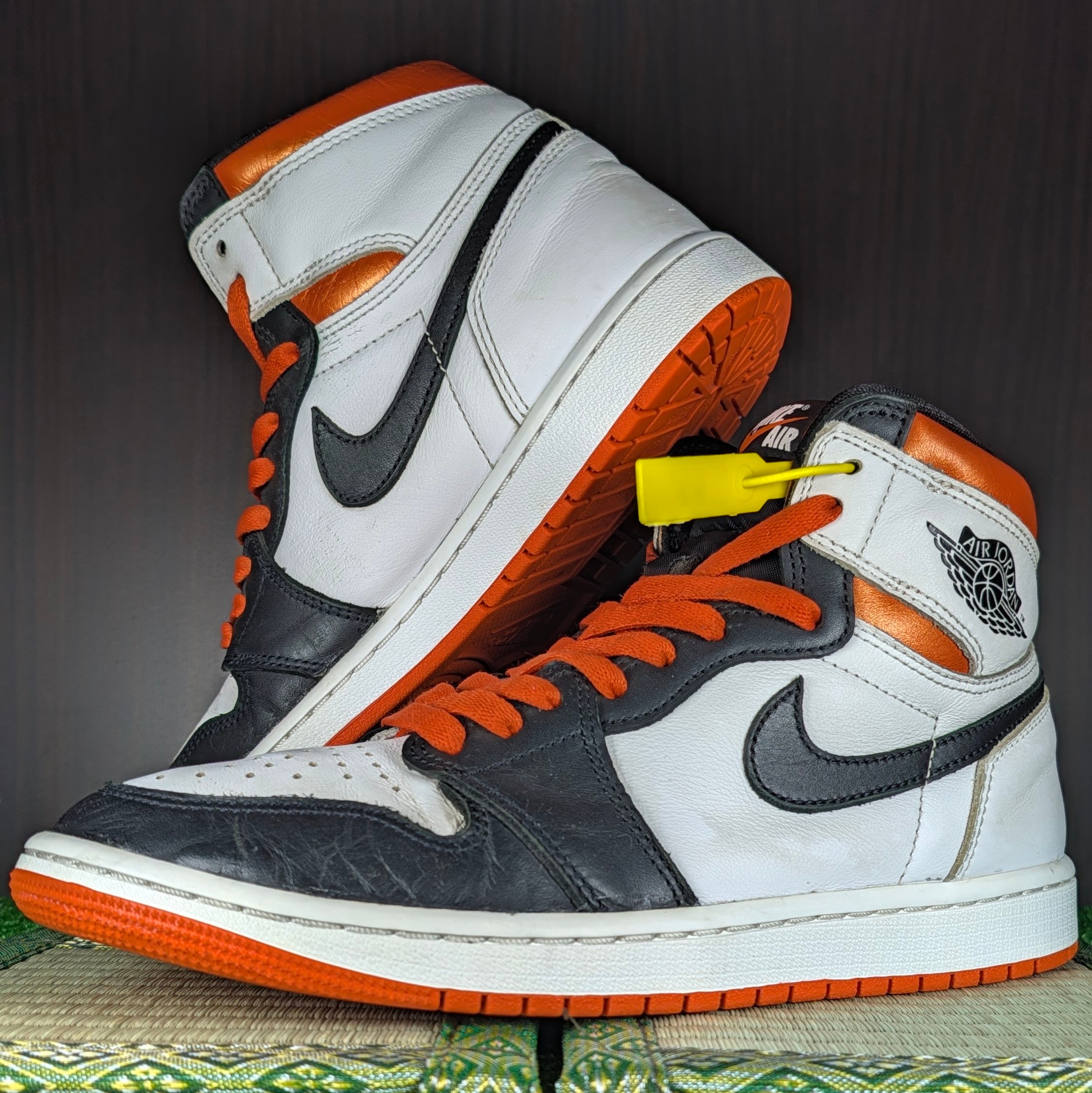 Nike Air Jordan 1 Retro High OG "Electro Orange"