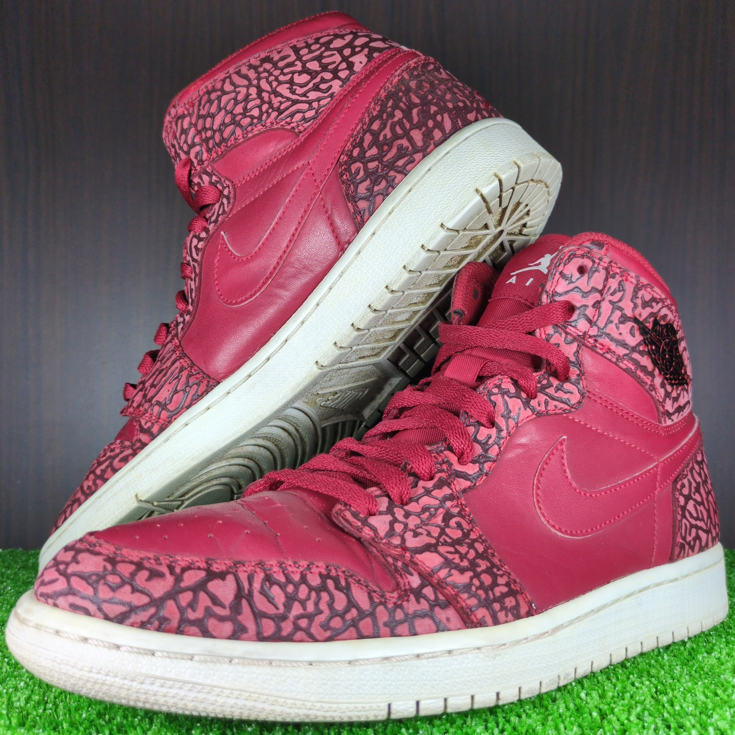 Nike Air Jordan 1 Retro High "Red Elephant Print/Safari"